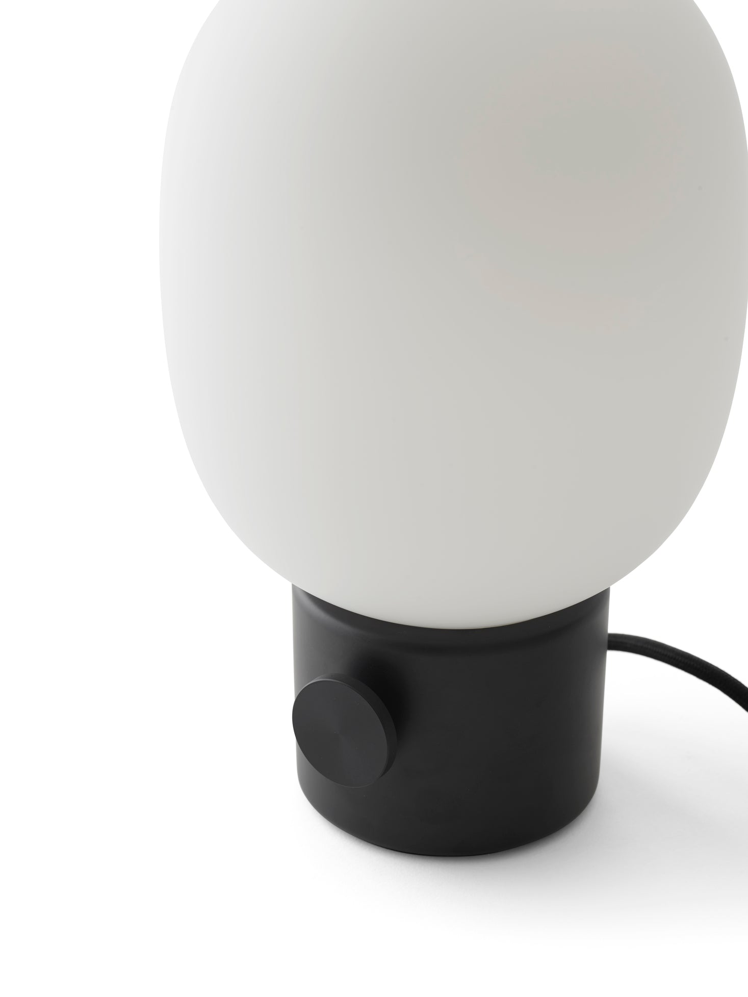 Tischlampe JWDA aus geblasenem Glas mit schwarzem Sockel