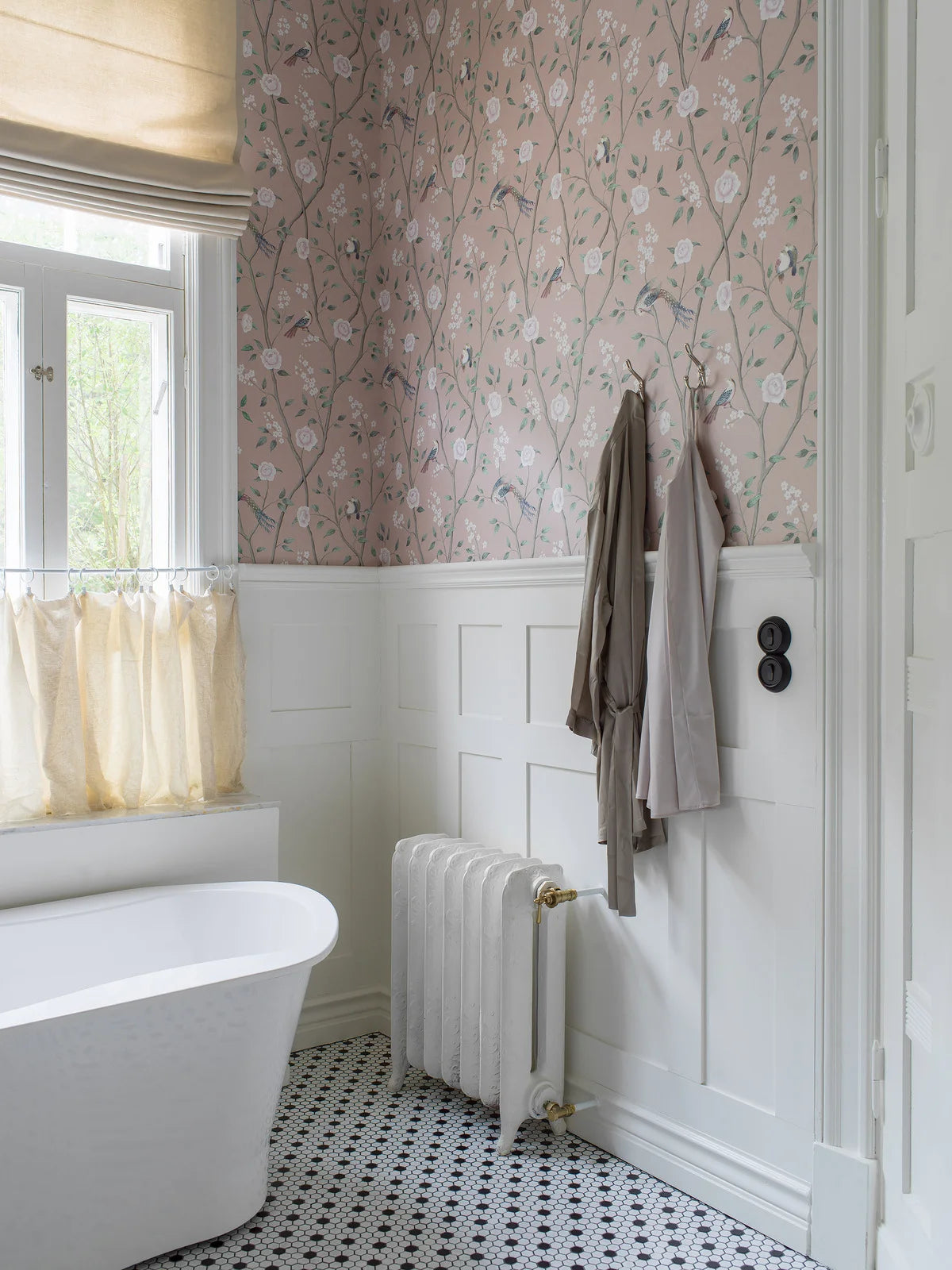 Vlies-Tapete mit Pflanzenmuster PARADISE BIRDS rosa mit weiß