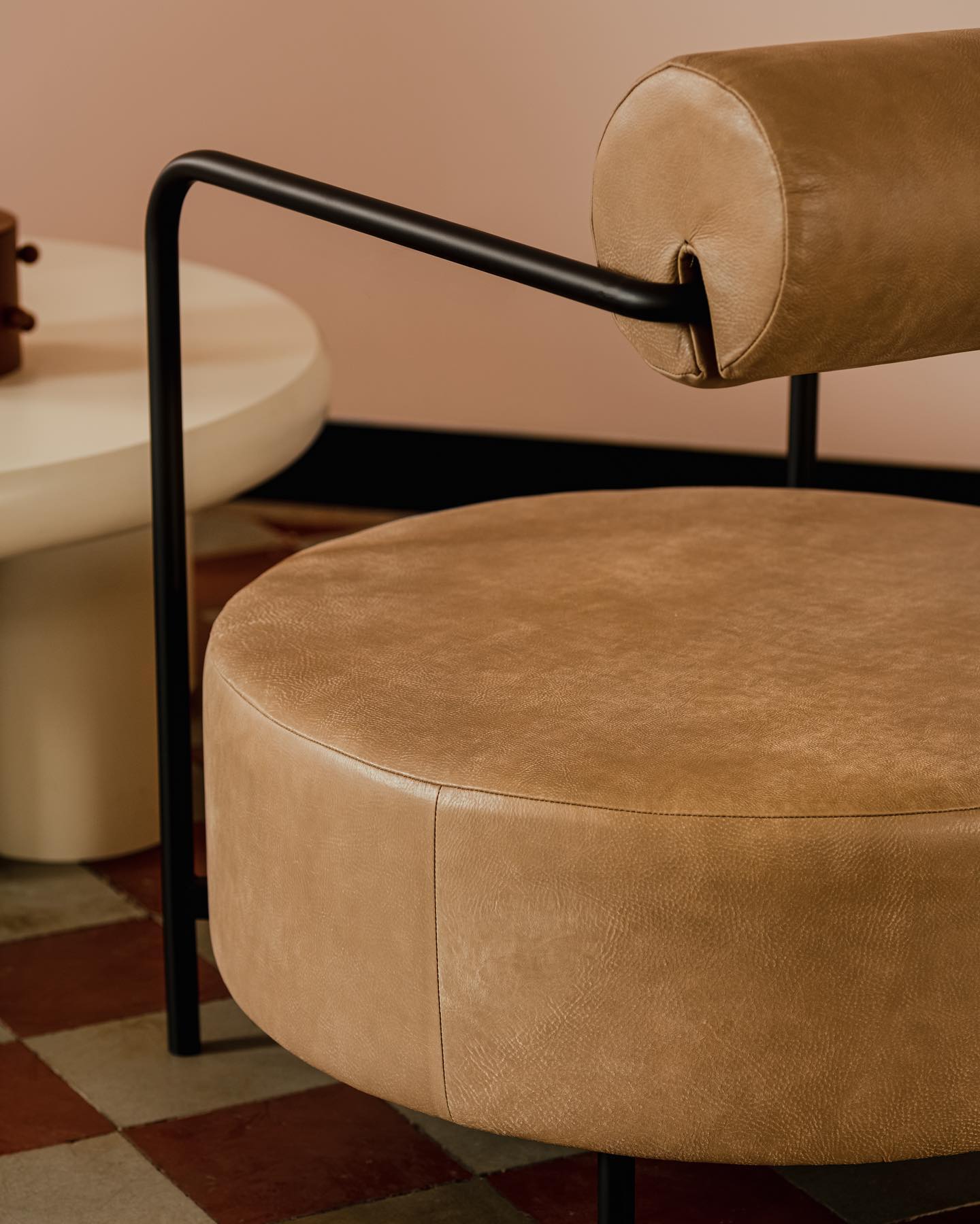 Fotel SAFFRON tapicerowany