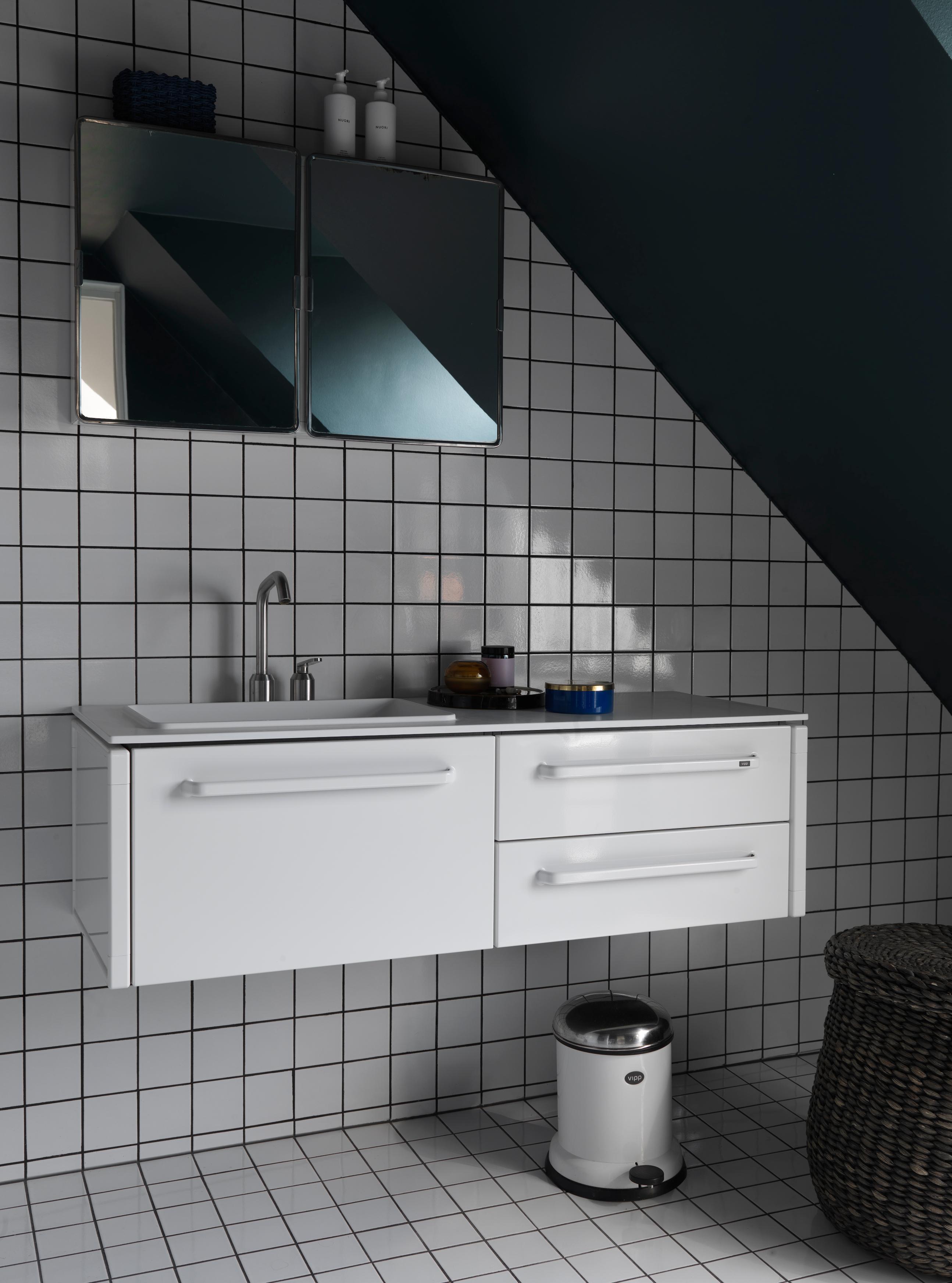 Lustro łazienkowe VIPP biała aluminiowa rama