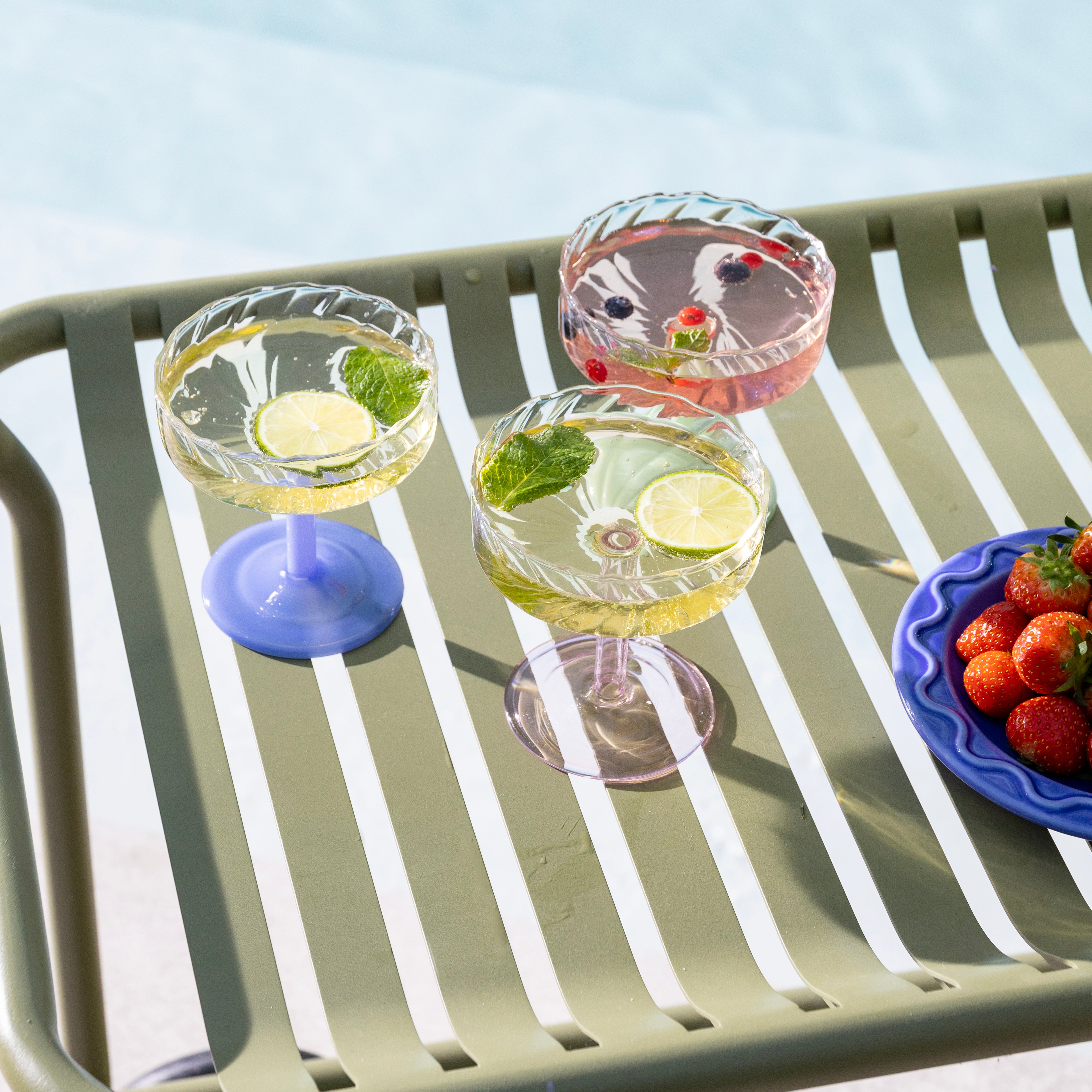 Zestaw szklanych kieliszków TWIRL niebieski