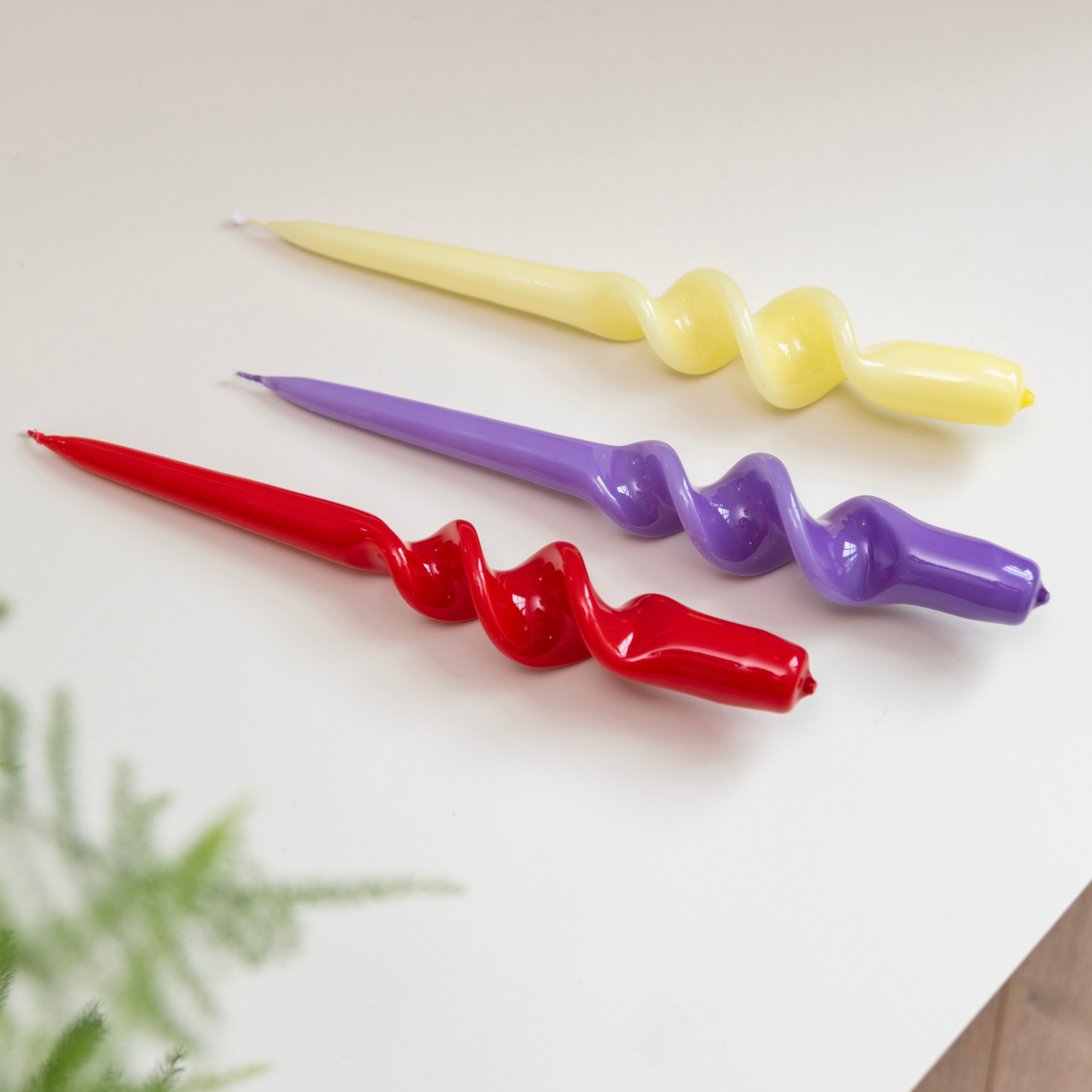 Zestaw świec ALPHA SUNSET fioletowy z czerwonym i żółtym