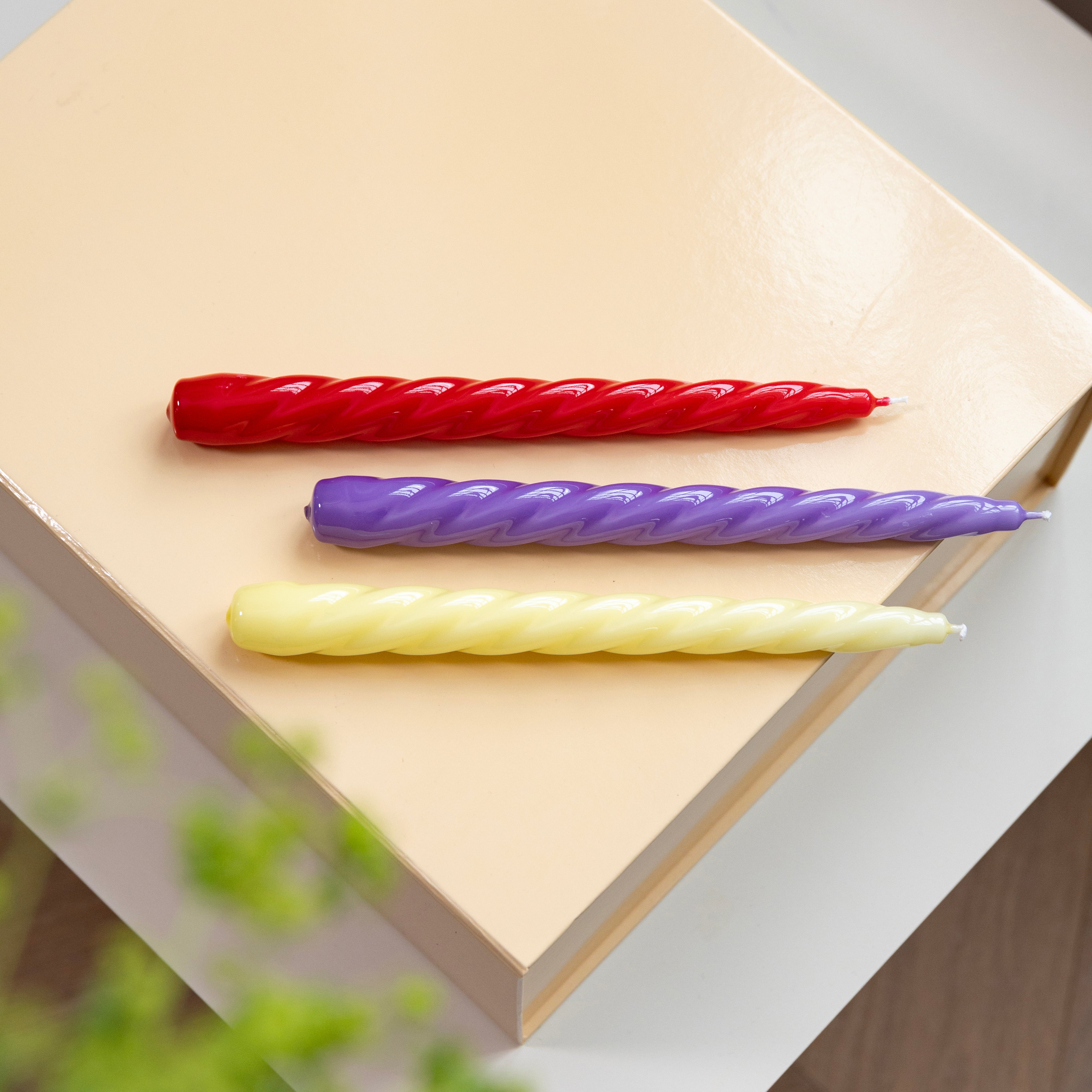 Zestaw świec BRAVO SUNSET fioletowy z czerwonym i żółtym