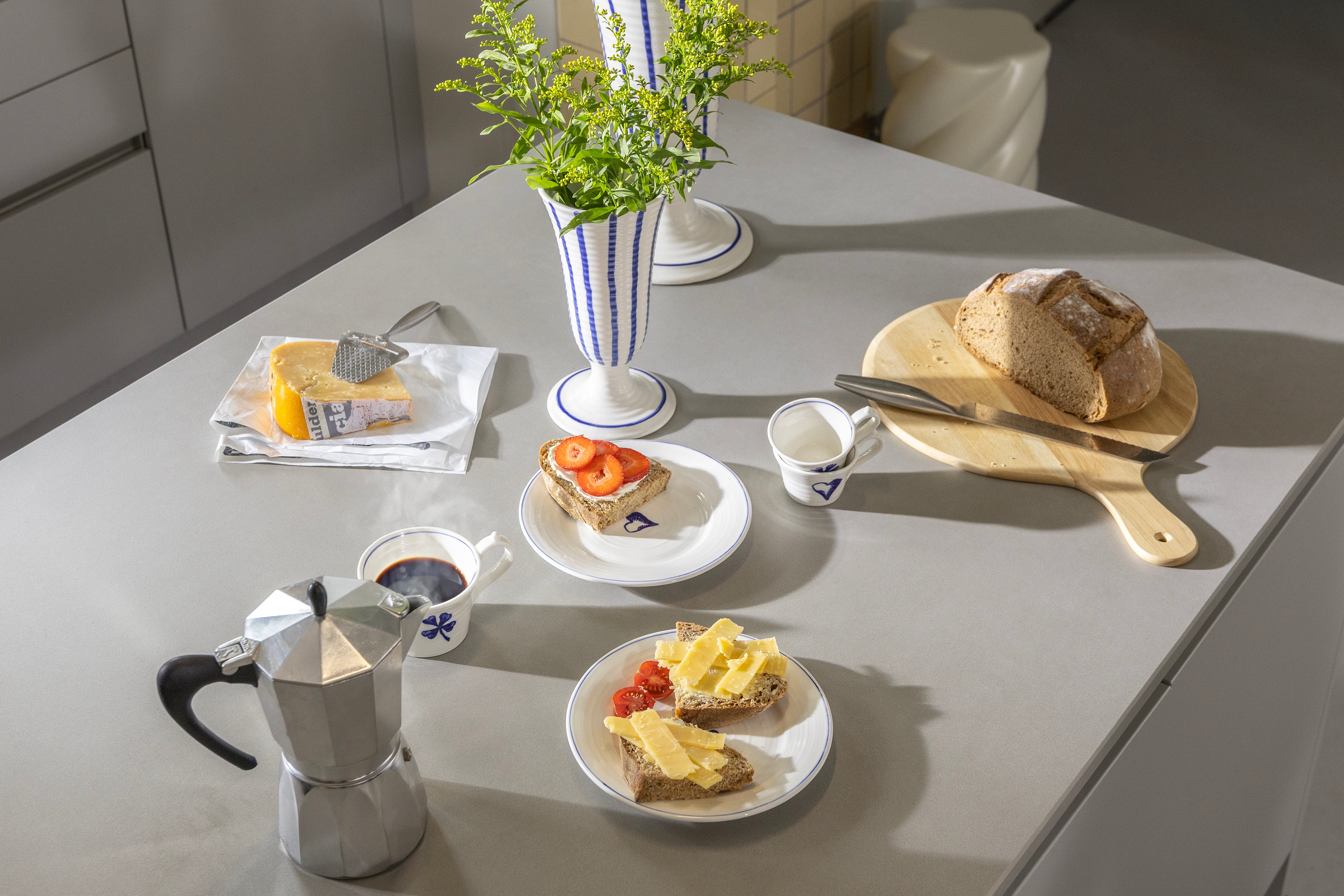 Zestaw talerzy ANOUK HEART biały z niebieskim