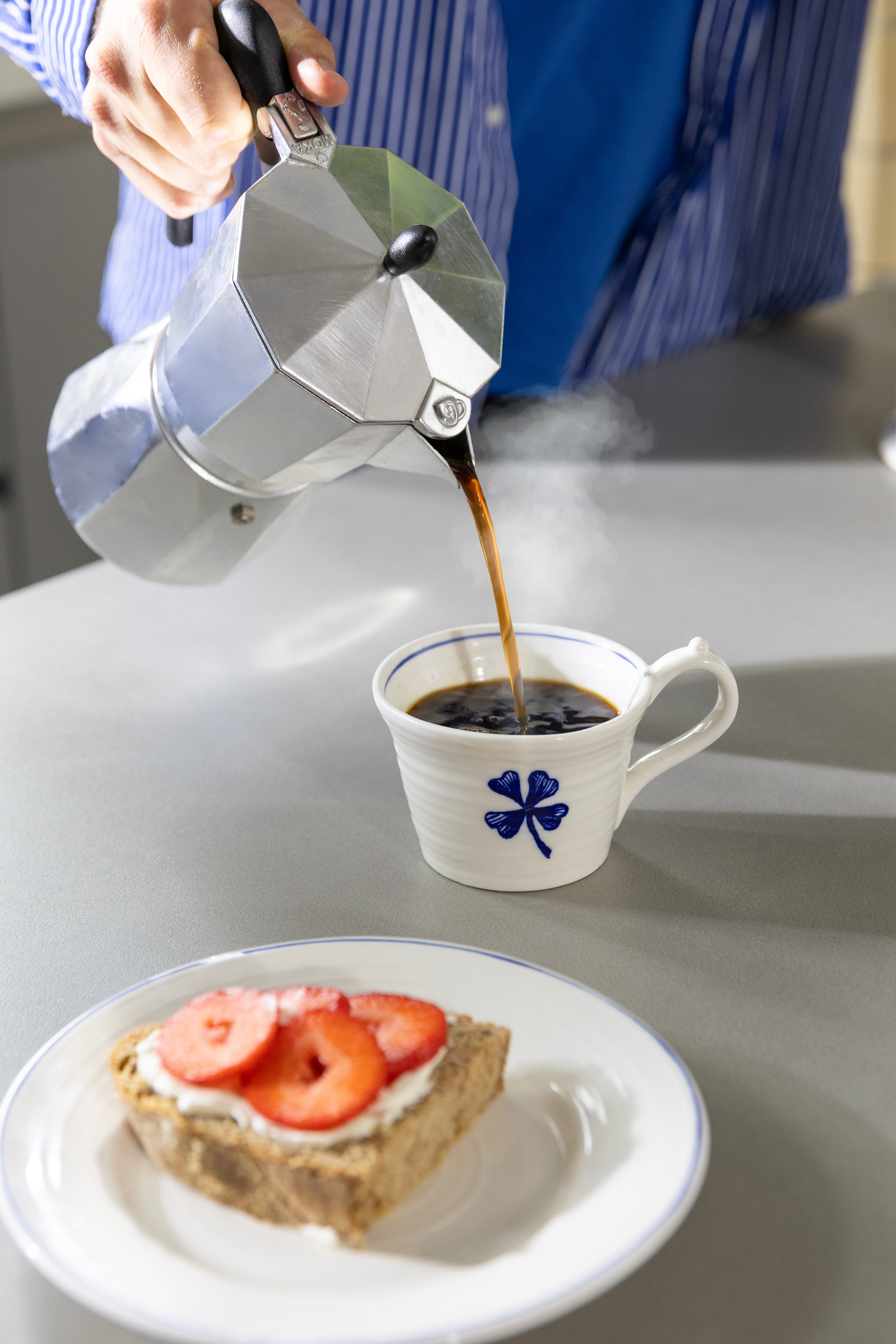 Zestaw filiżanek ANOUK CLOVER biały z niebieskim