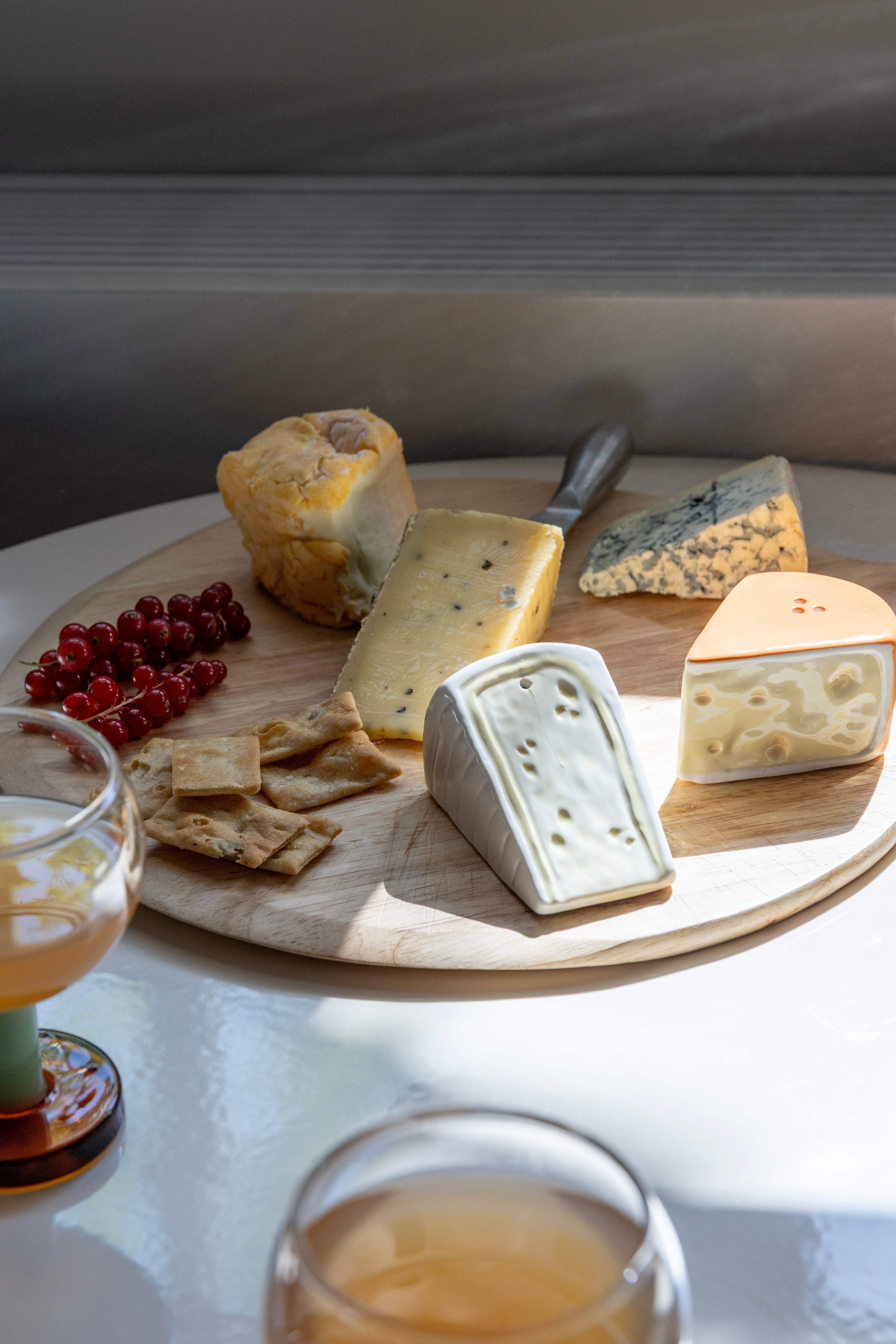 Solniczka i pieprzniczka CHEESE biały z pomarańczowym