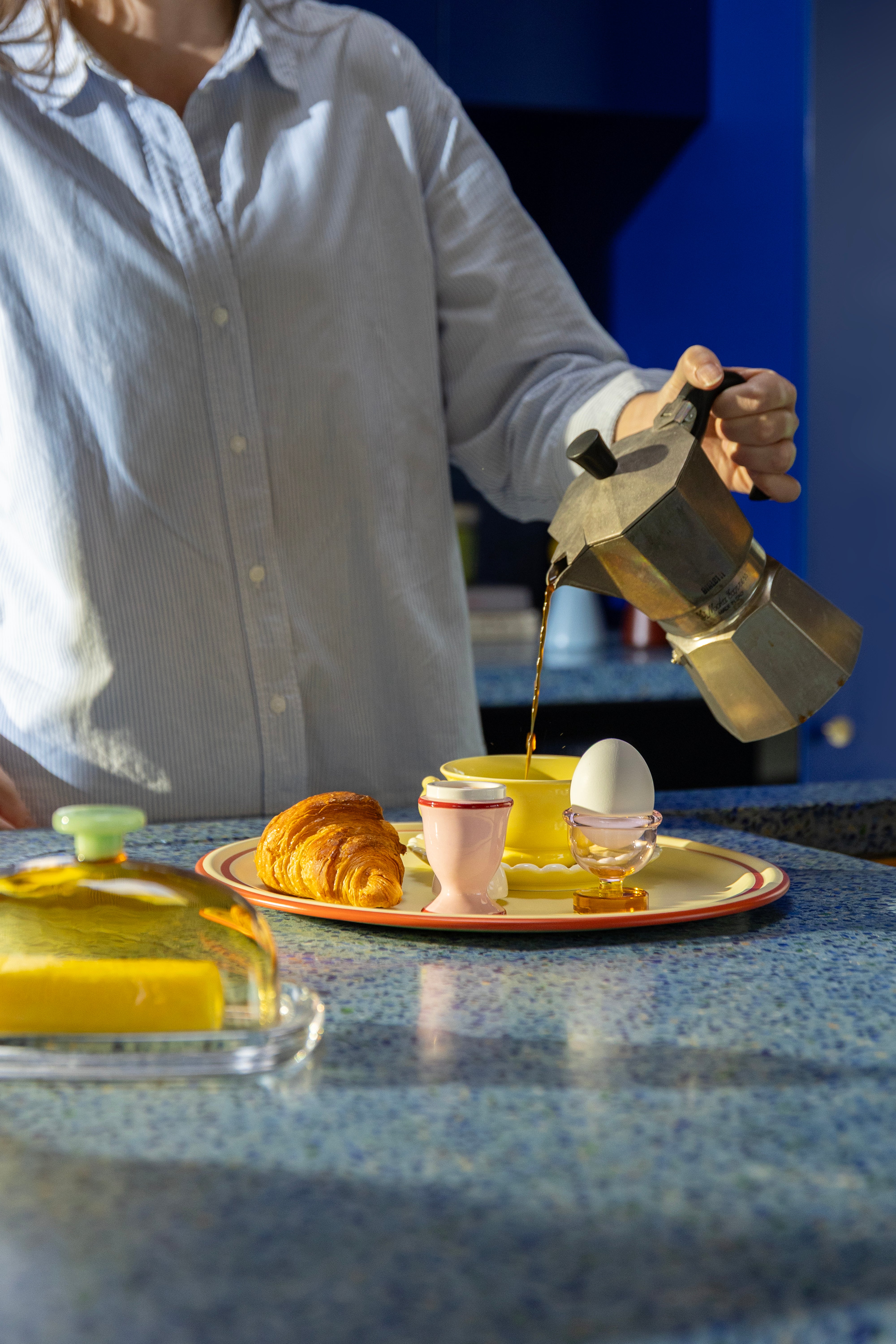 Eierbecher und Pfeffermühle EGG rosa mit rot und weiß