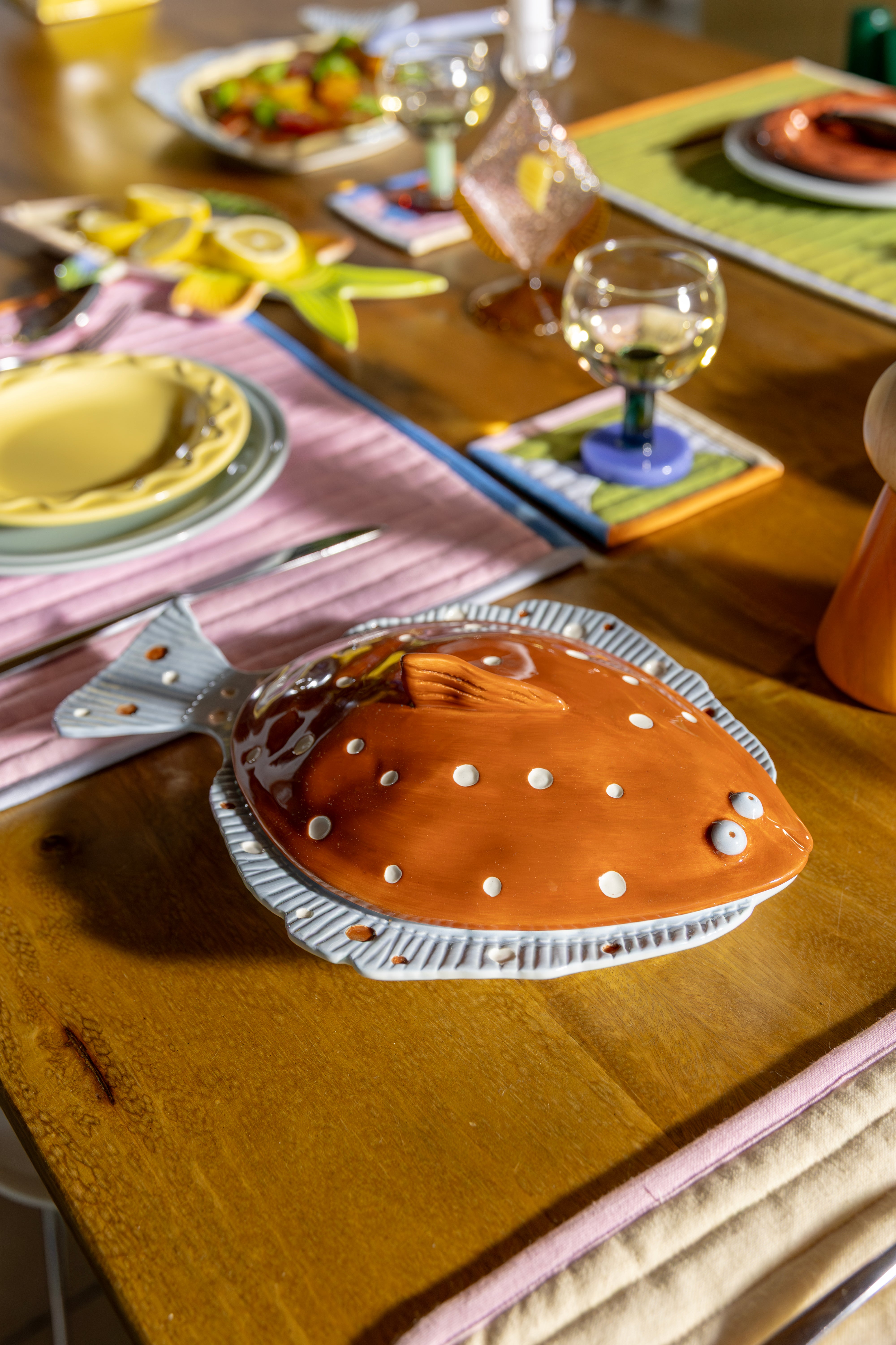 Brown PLAICE platter with lid in blue and white