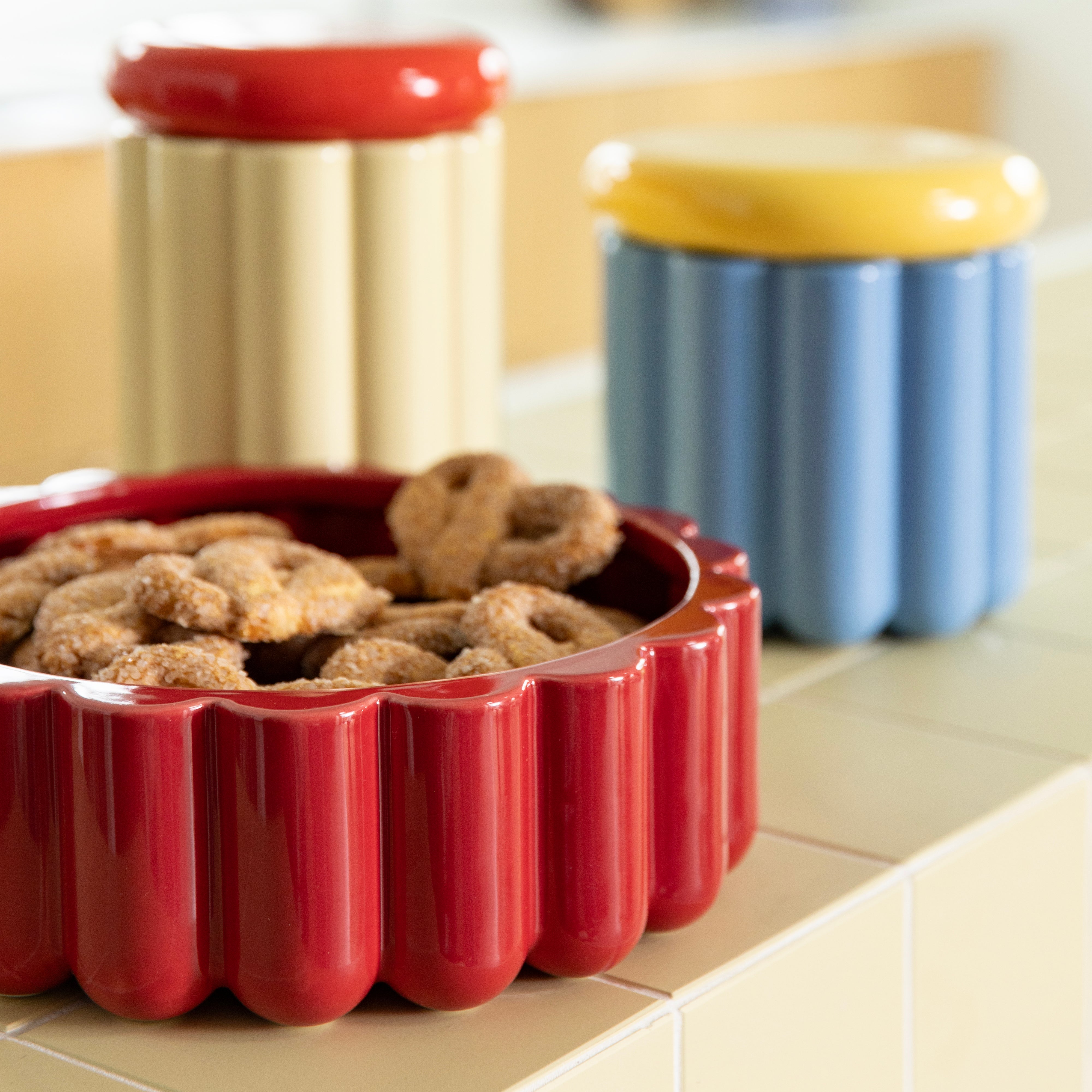 CHARLO container red with pink lid