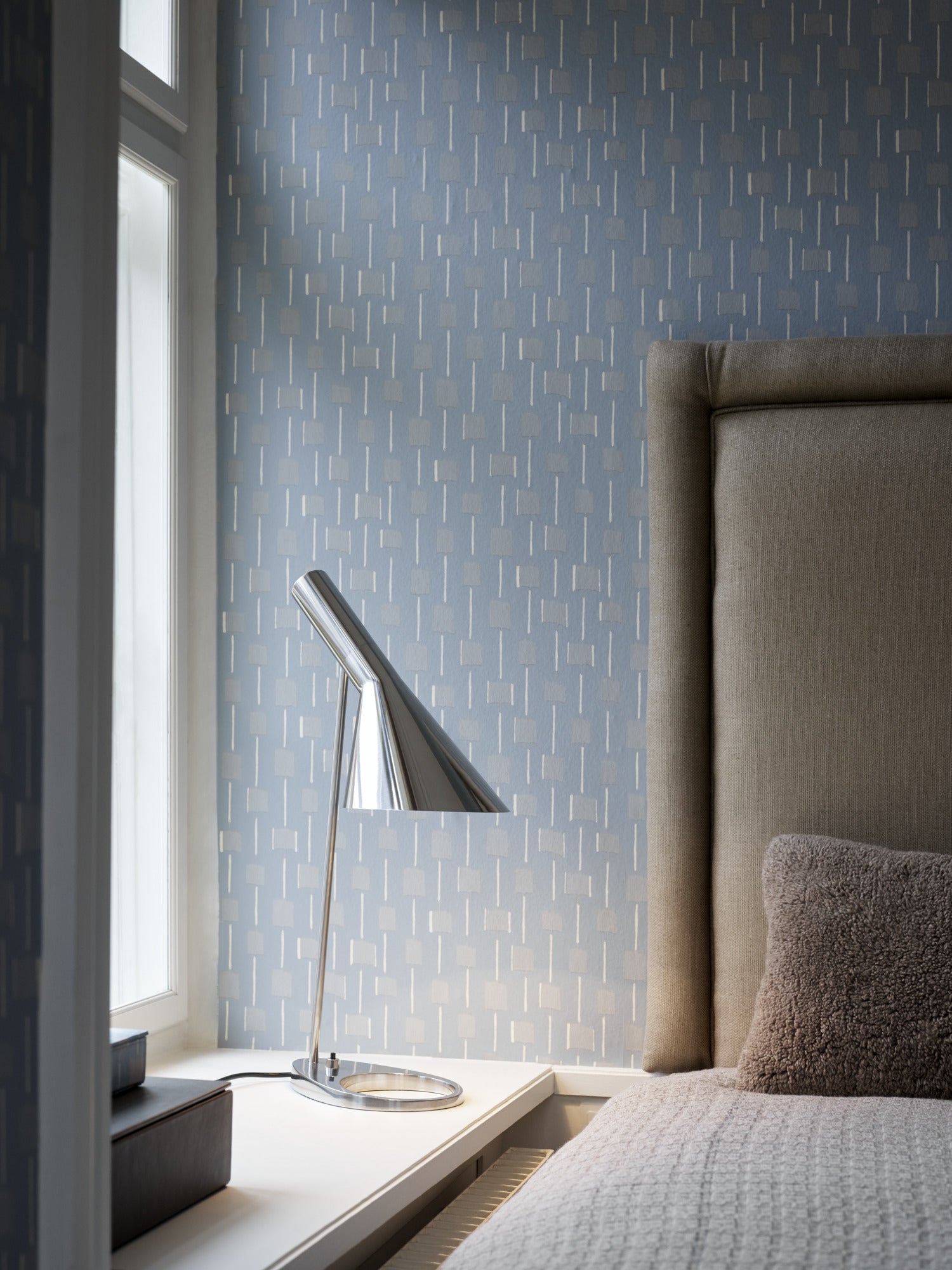 Lampa stołowa AJ polerowana stal nierdzewna