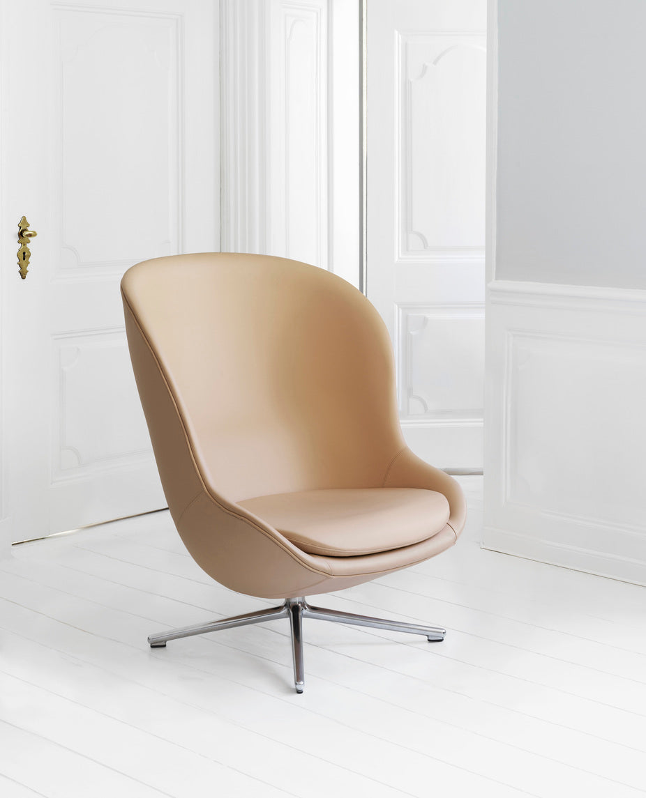 Hyg hoher gepolsterter Sessel mit einer Aluminiumbasis