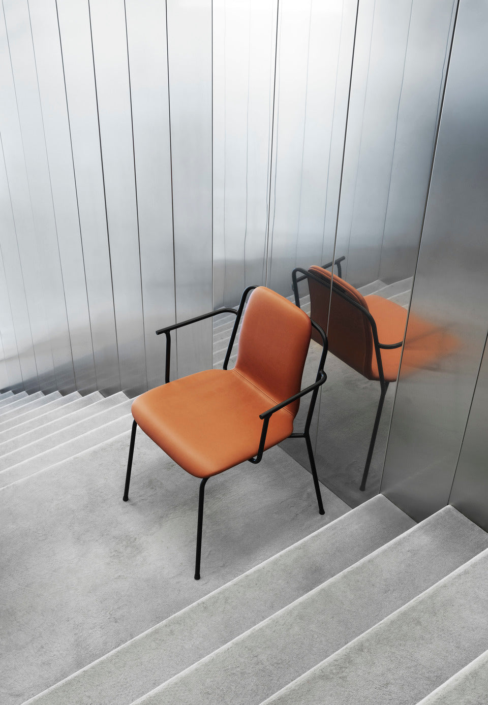 Chair with armrests Studio Upholstered front with brown ash veneer and black base