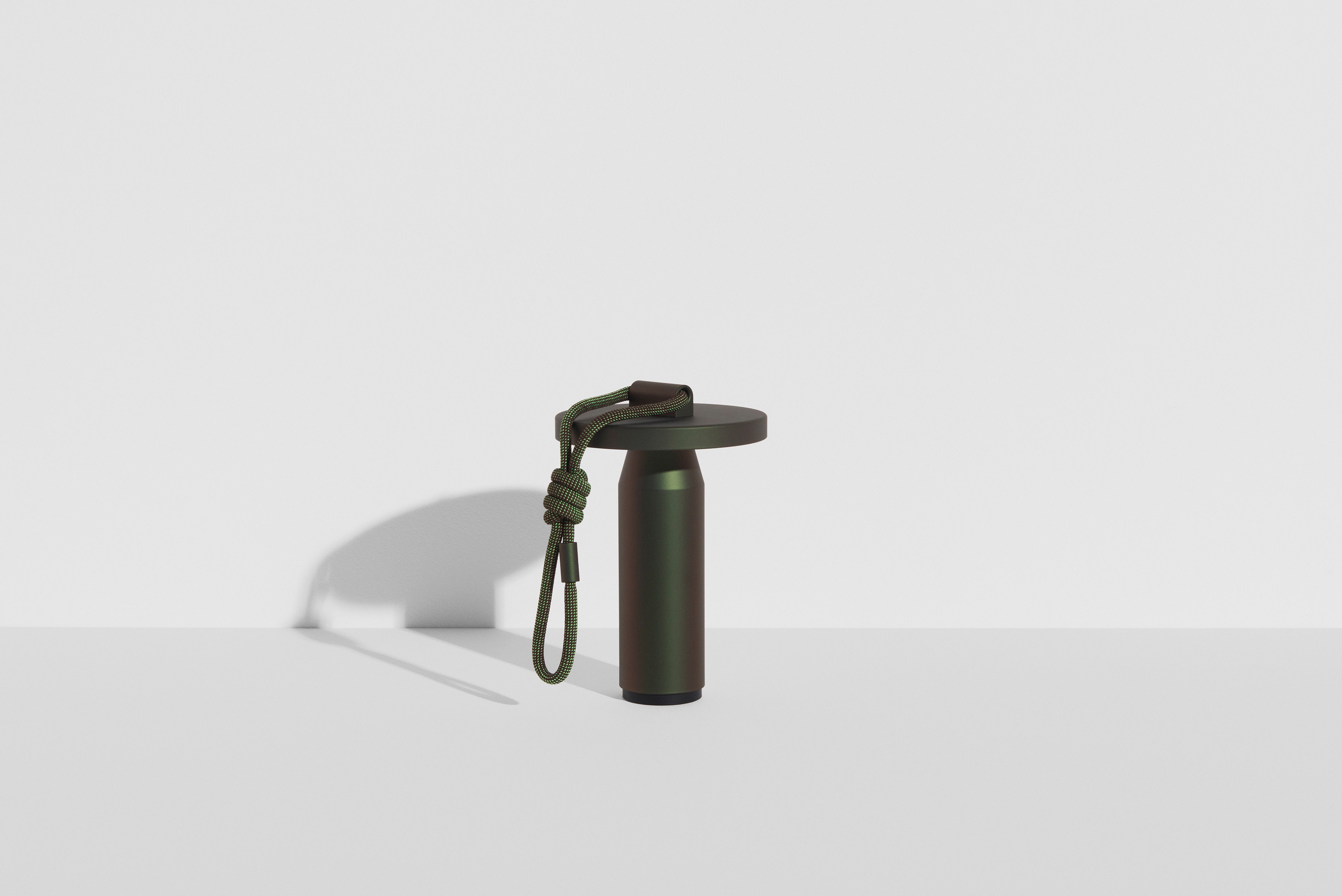 Lampa przenośna QUASAR zielony – Petite Friture