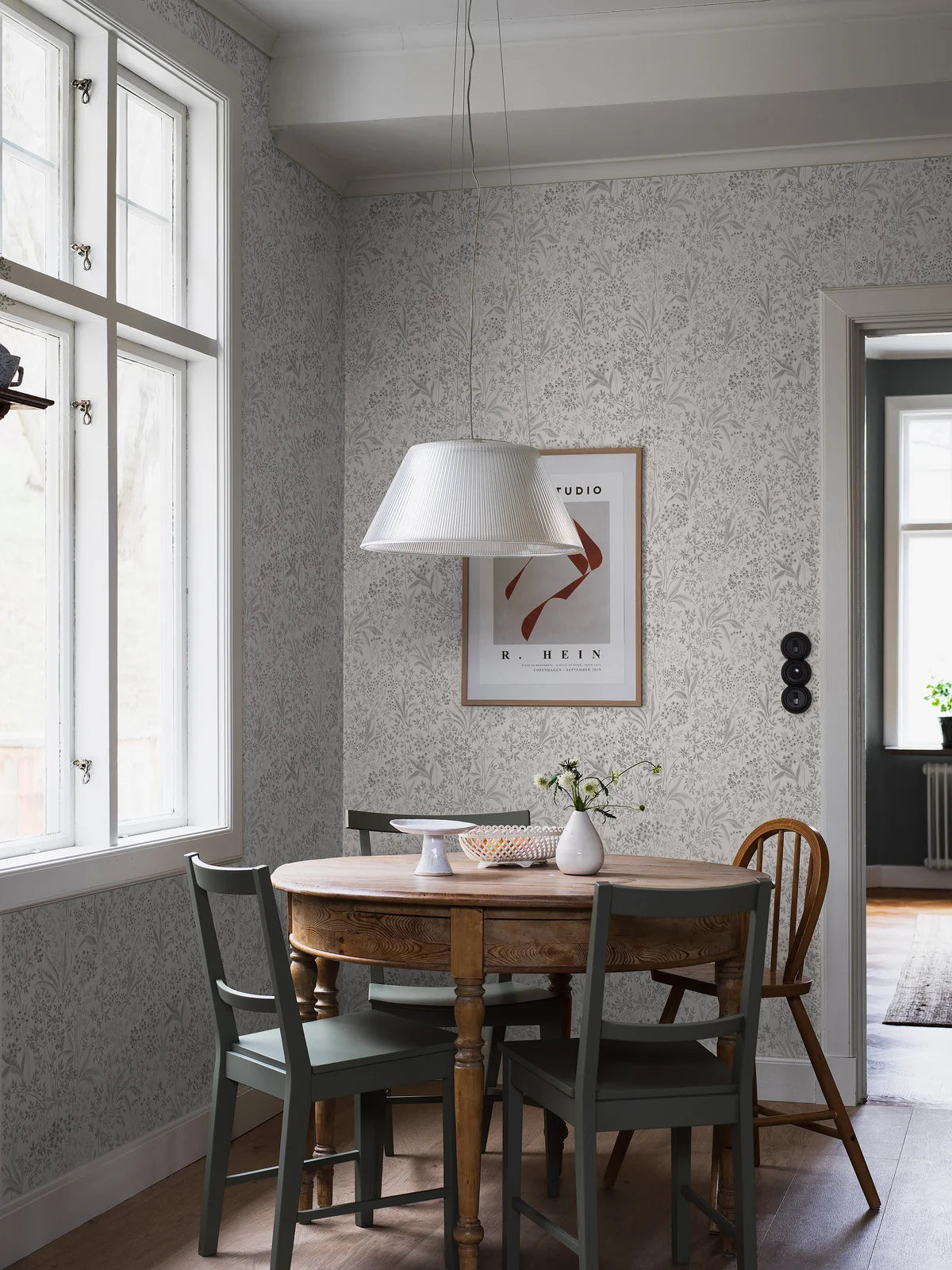 Tapeta flizelinowa papierowa z roślinnym wzorem NOCTURNE jasnoszary