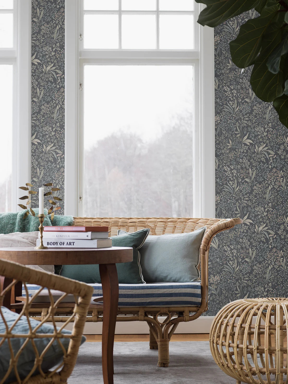 Tapeta flizelinowa papierowa z roślinnym wzorem NOCTURNE zgaszony zielony