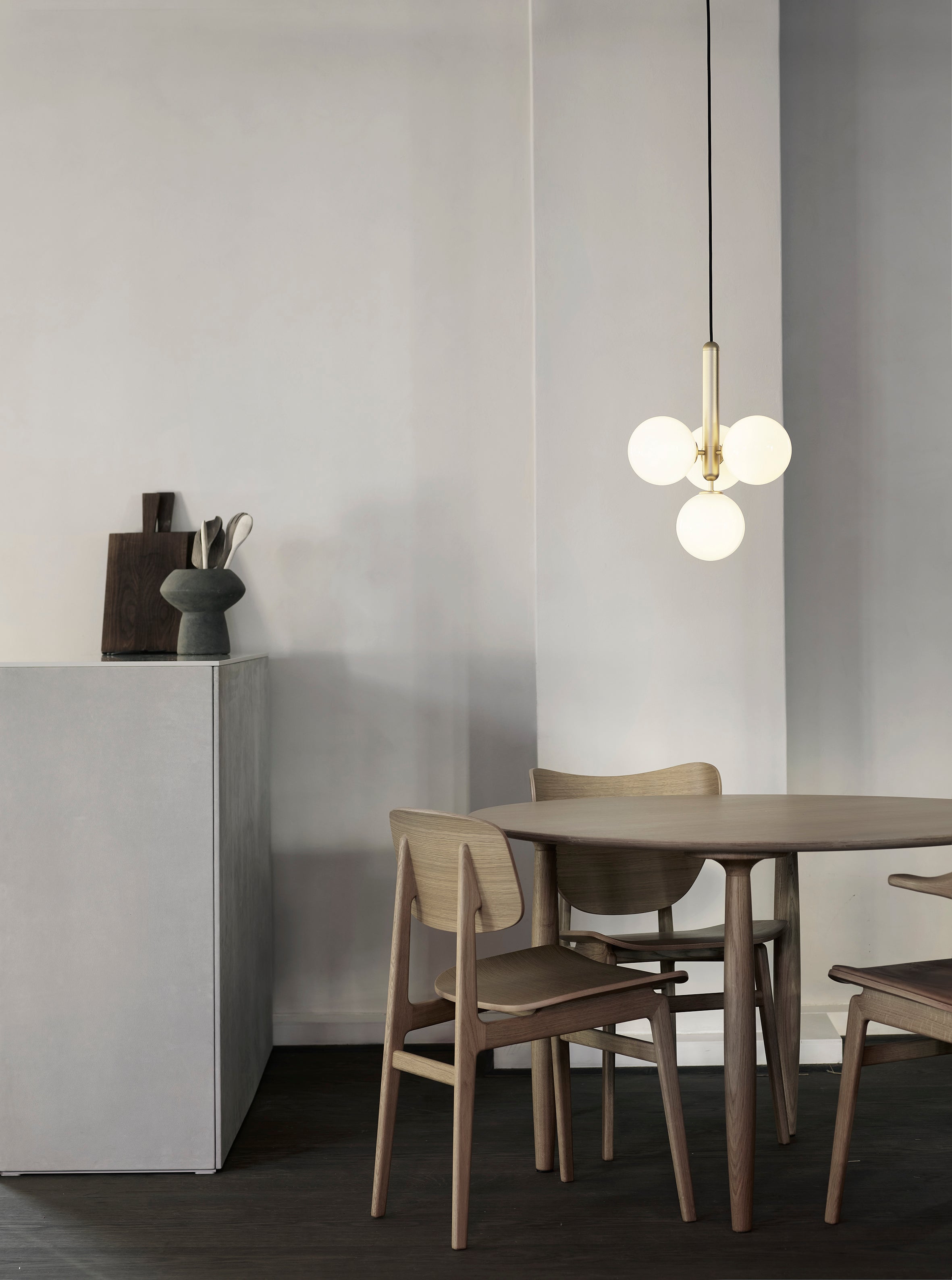 Lampa wisząca MIIRA 4 mosiężny z opalowym szkłem
