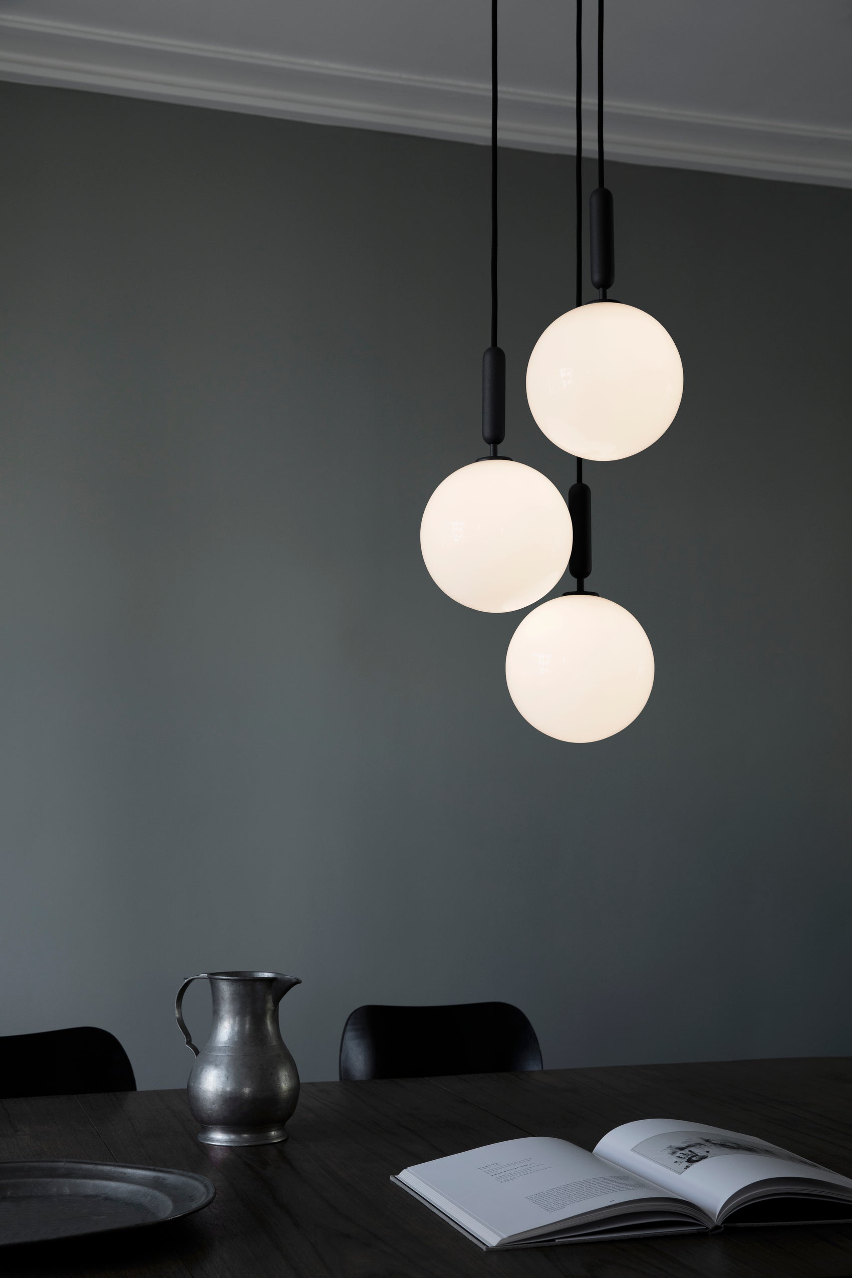 Lampa wisząca MIIRA 3 grafitowy z opalowym szkłem