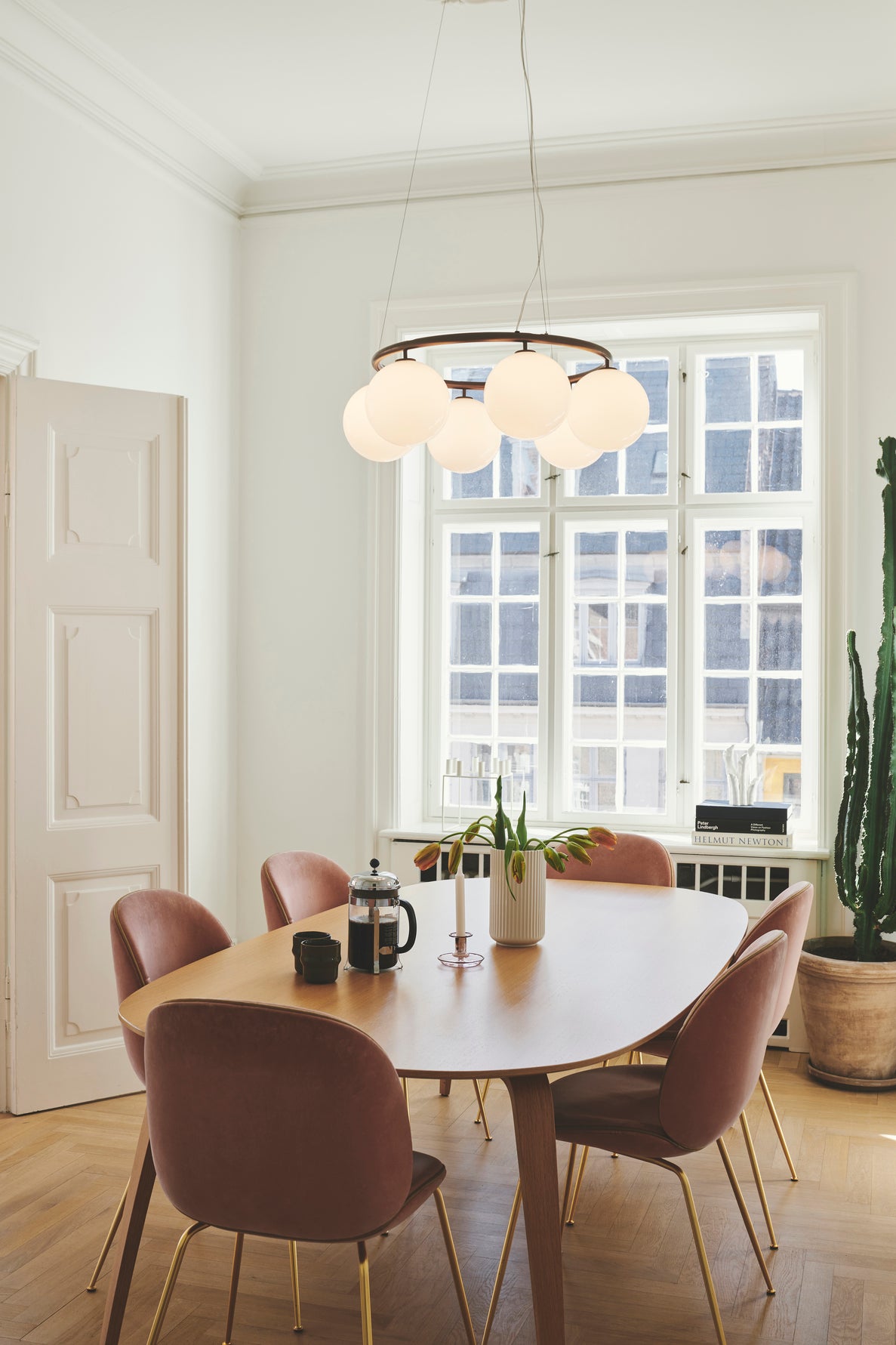 Lampa wisząca MIIRA 6 CIRCULAR ciemnobrązowy z opalowym szkłem