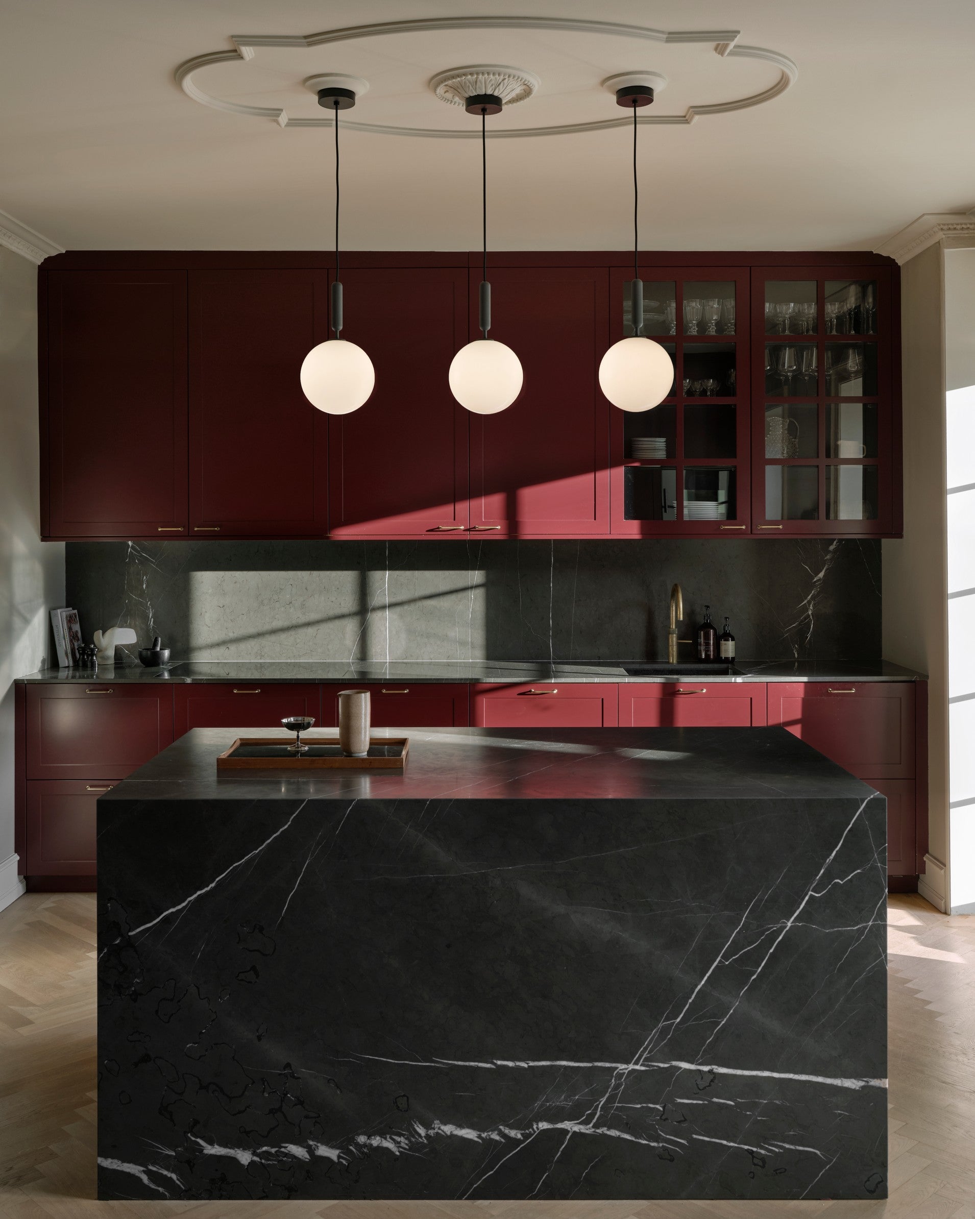 Pendelleuchte MIIRA graphit mit opalem Glas