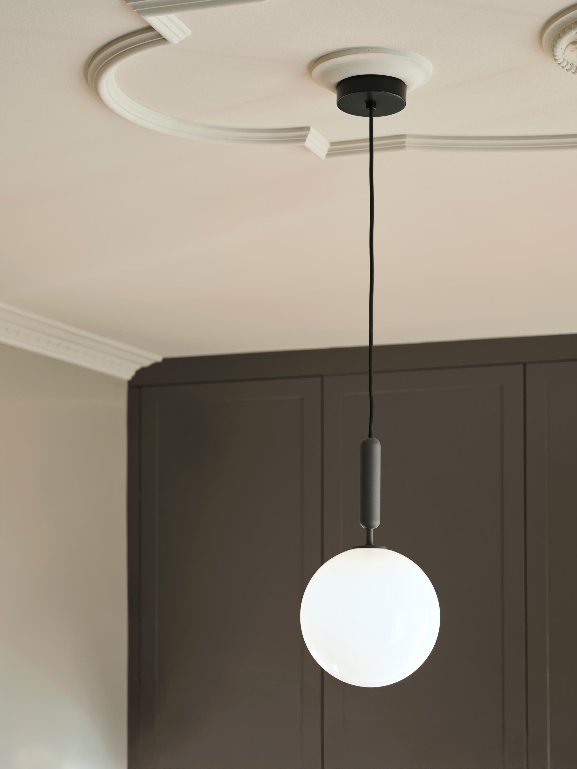 Pendelleuchte MIIRA graphit mit opalem Glas