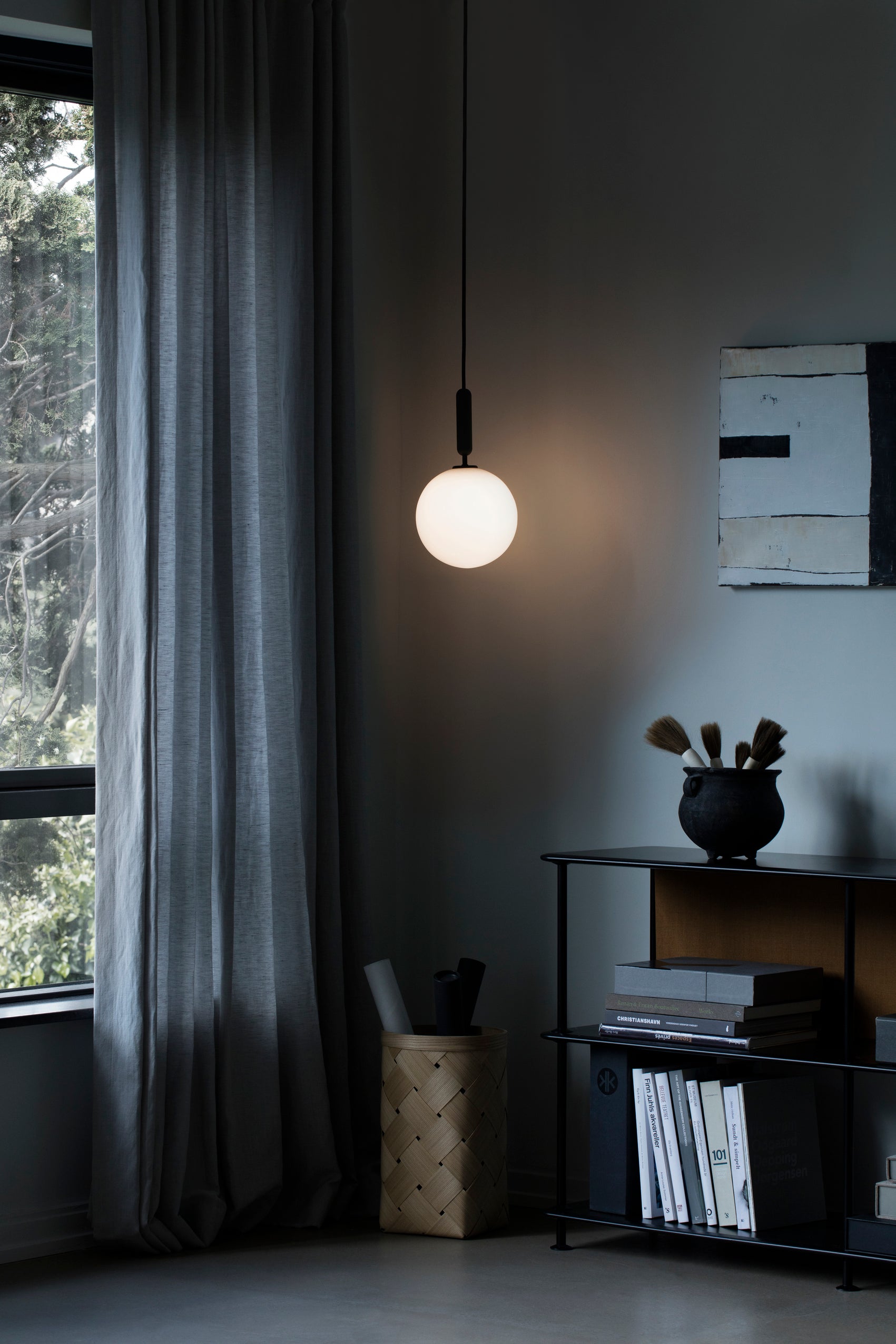 Pendelleuchte MIIRA graphit mit opalem Glas