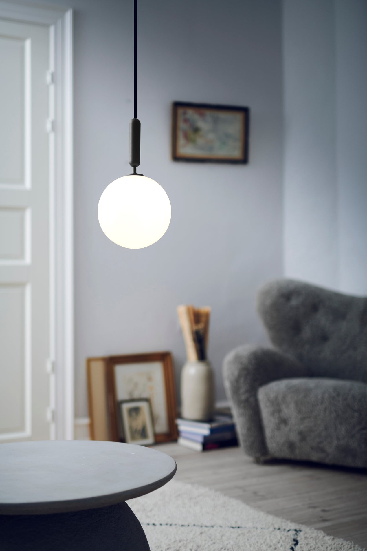 Pendelleuchte MIIRA graphit mit opalem Glas