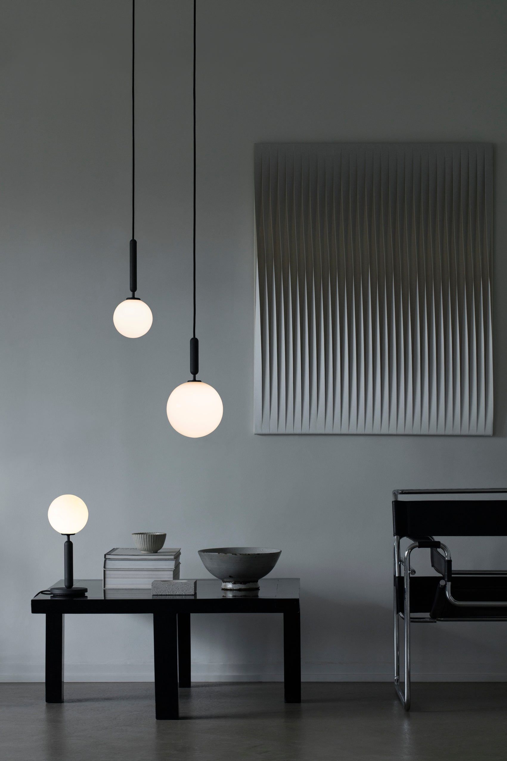 Tischlampe MIIRA grafit mit opalem Glas