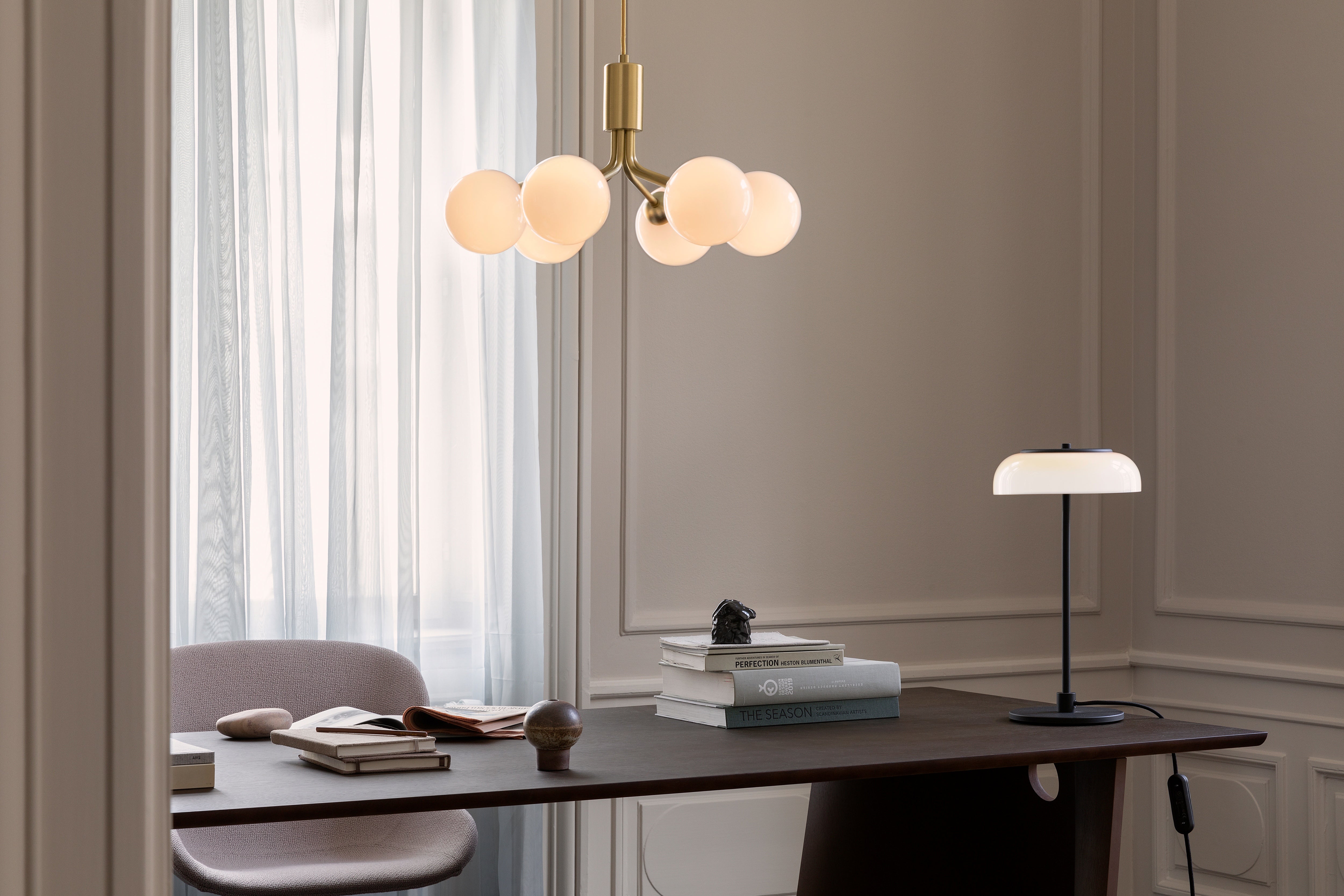 APIALES 6 Black Pendant Lamp with Opal Glass [Antonina] [Amelia spr]