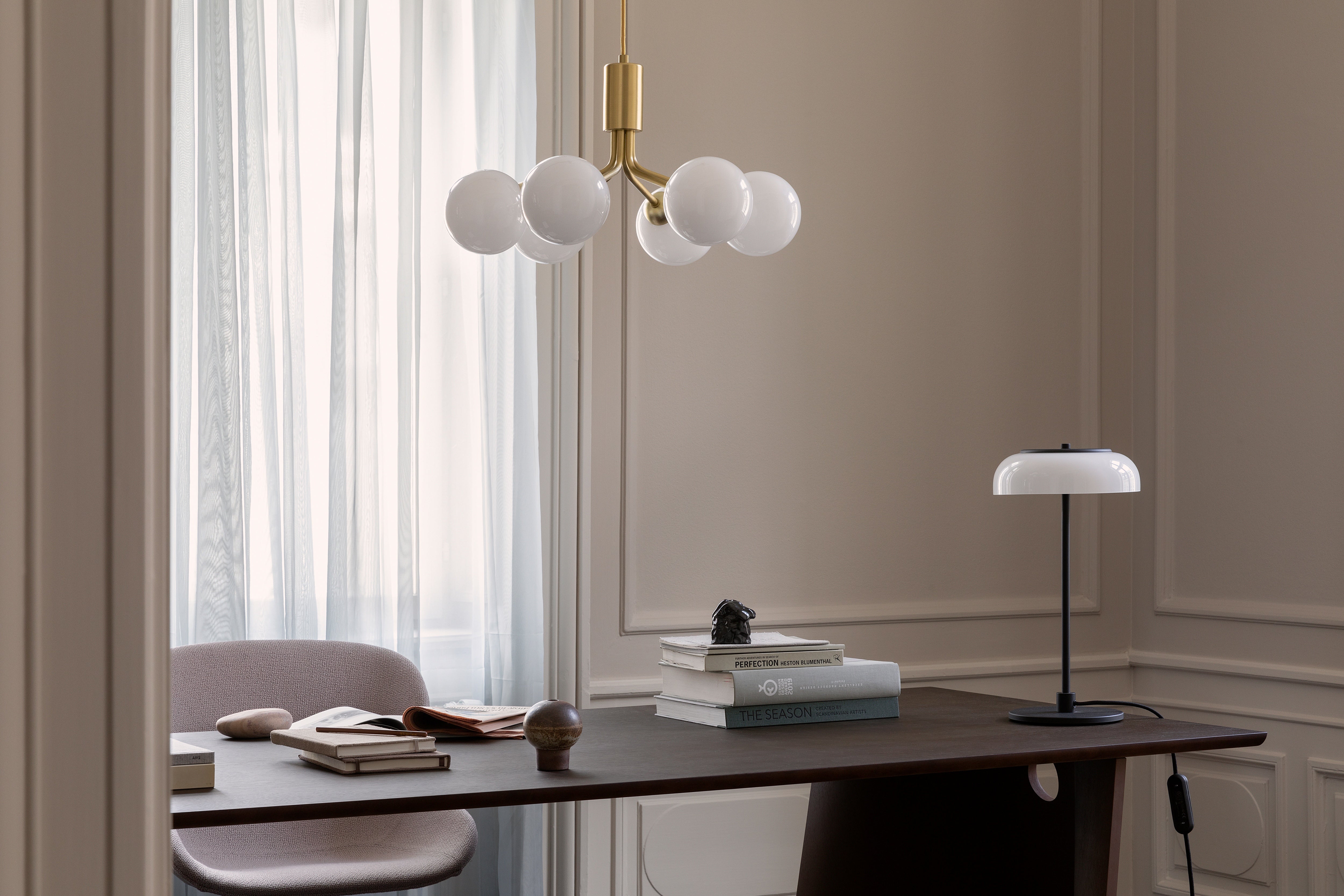 APIALES 6 Black Pendant Lamp with Opal Glass [Antonina] [Amelia spr]