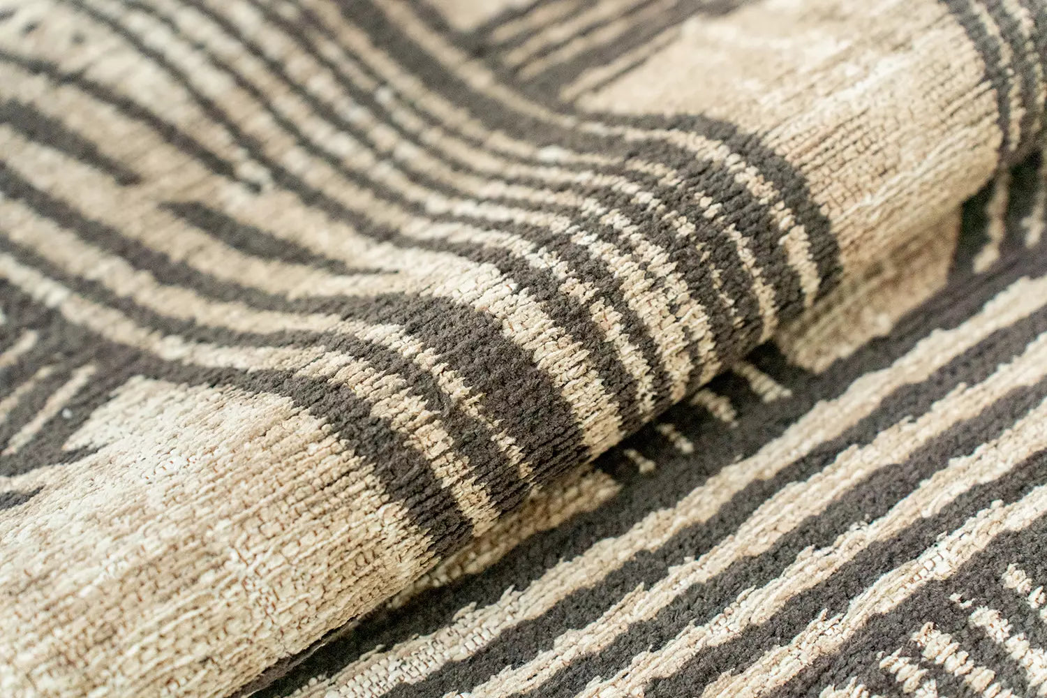 Runder Teppich KANJI beige mit Schwarz
