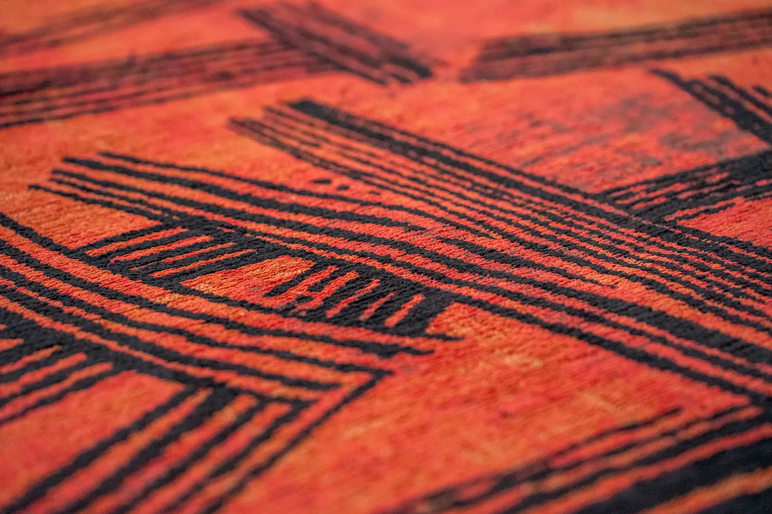 Ovaler Teppich KANJI orange mit schwarz