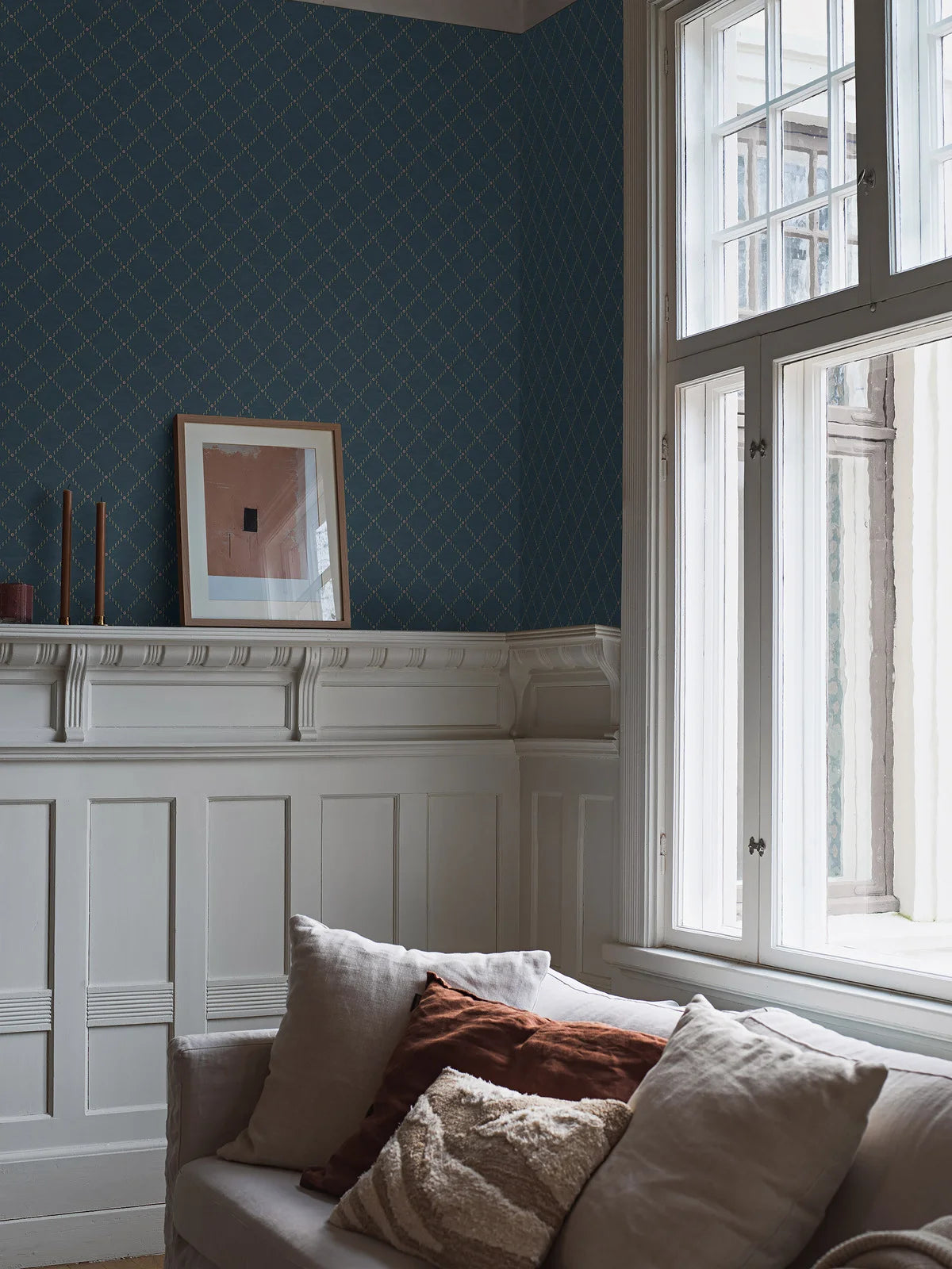 Tapeta z motywem geometrycznym GOLDEN TRELLIS granatowy ze złotym