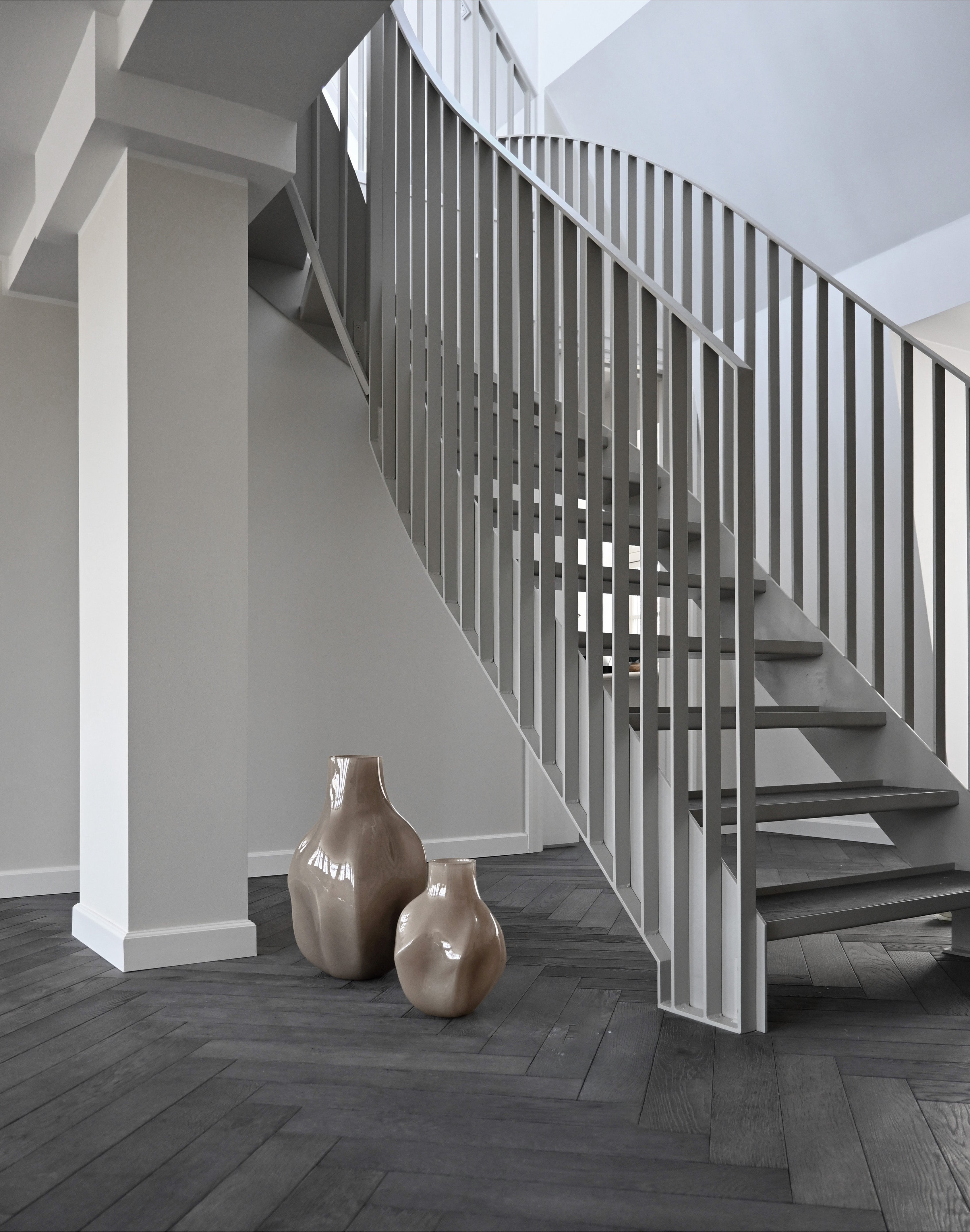 BAKKU dark beige glass vase