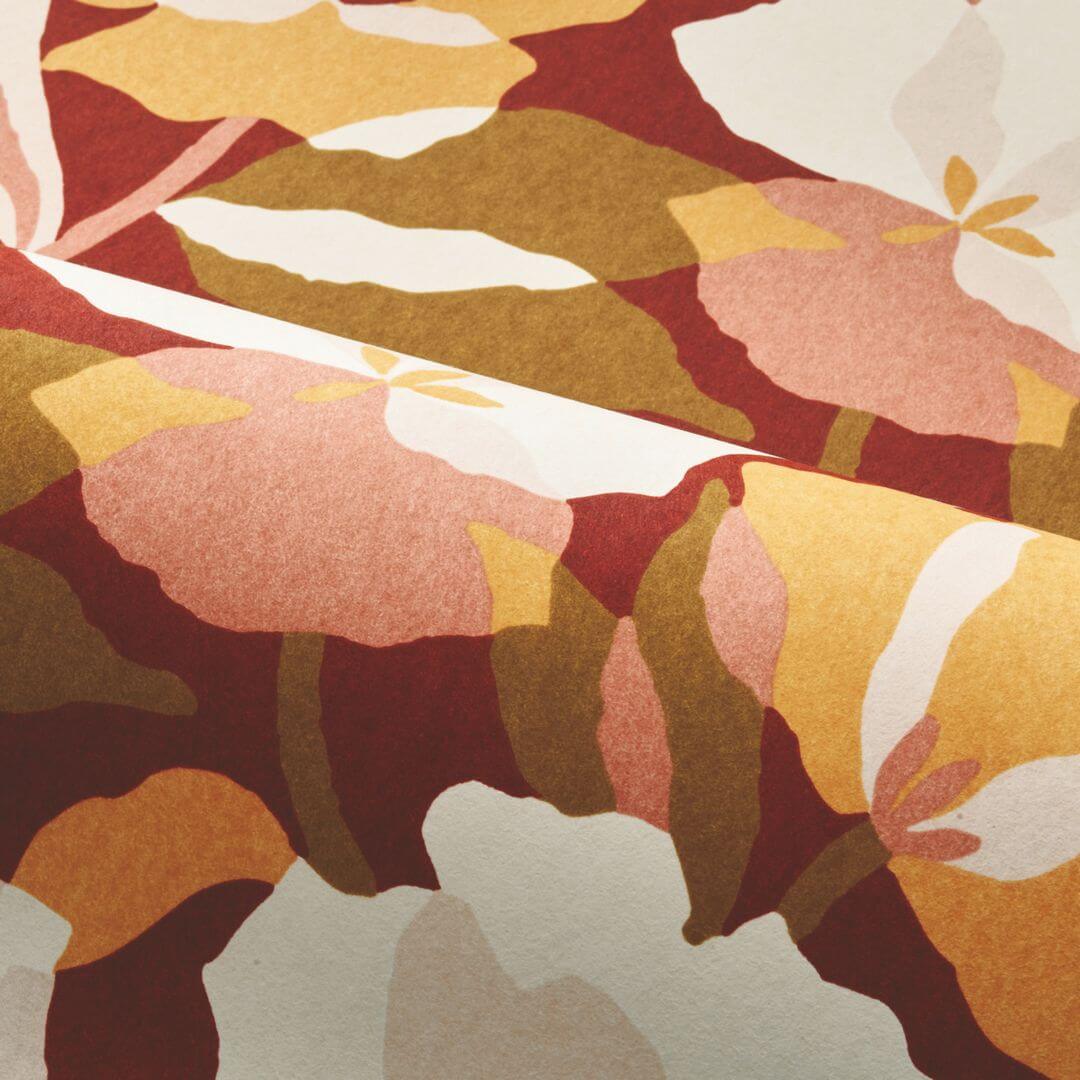 Non-woven wallpaper with a plant motif AMARYLLIS - GRENAT/BLUSH burgundy with pink