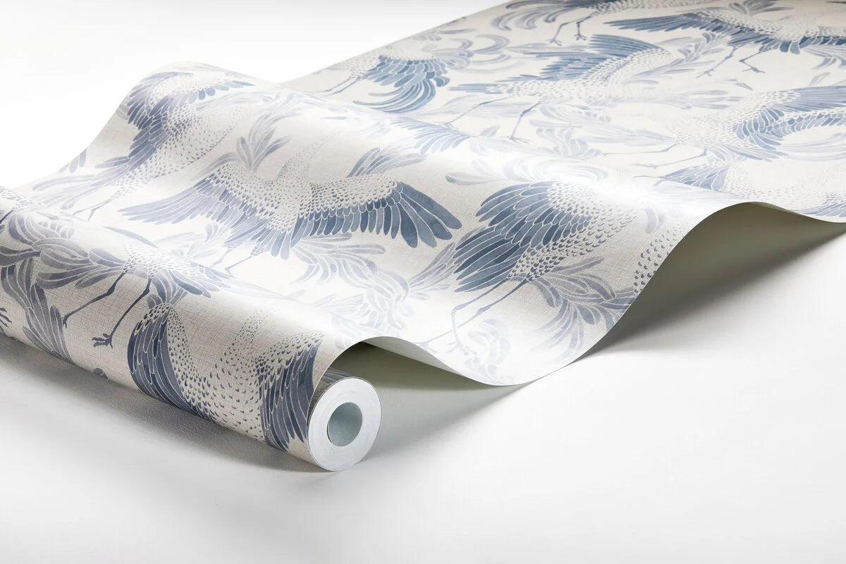 Tapeta z zwierzęcym motywem ptaków DANCING CRANE kremowy z niebieskim