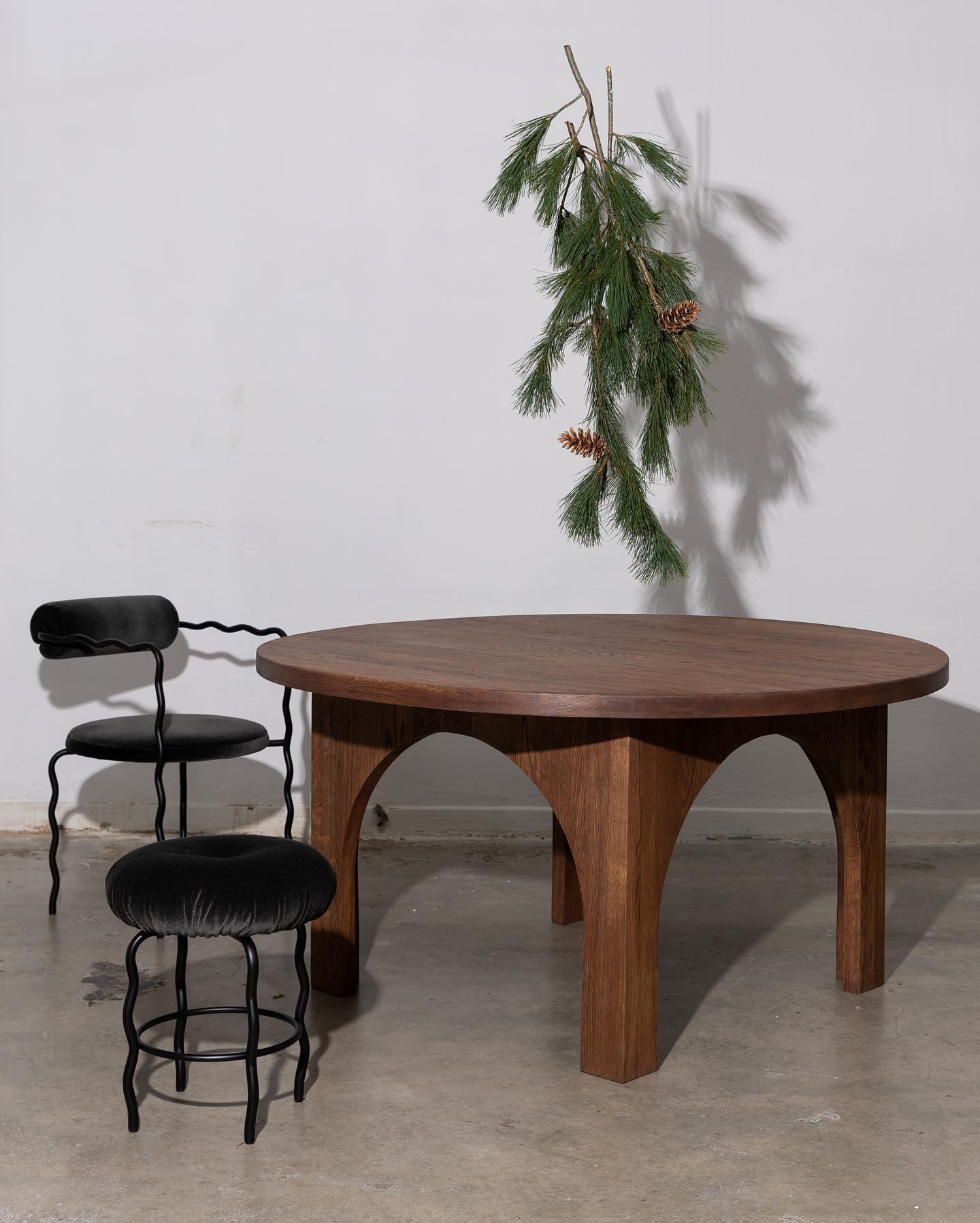 SAGE VAGUE Armchair upholstered with a metal base