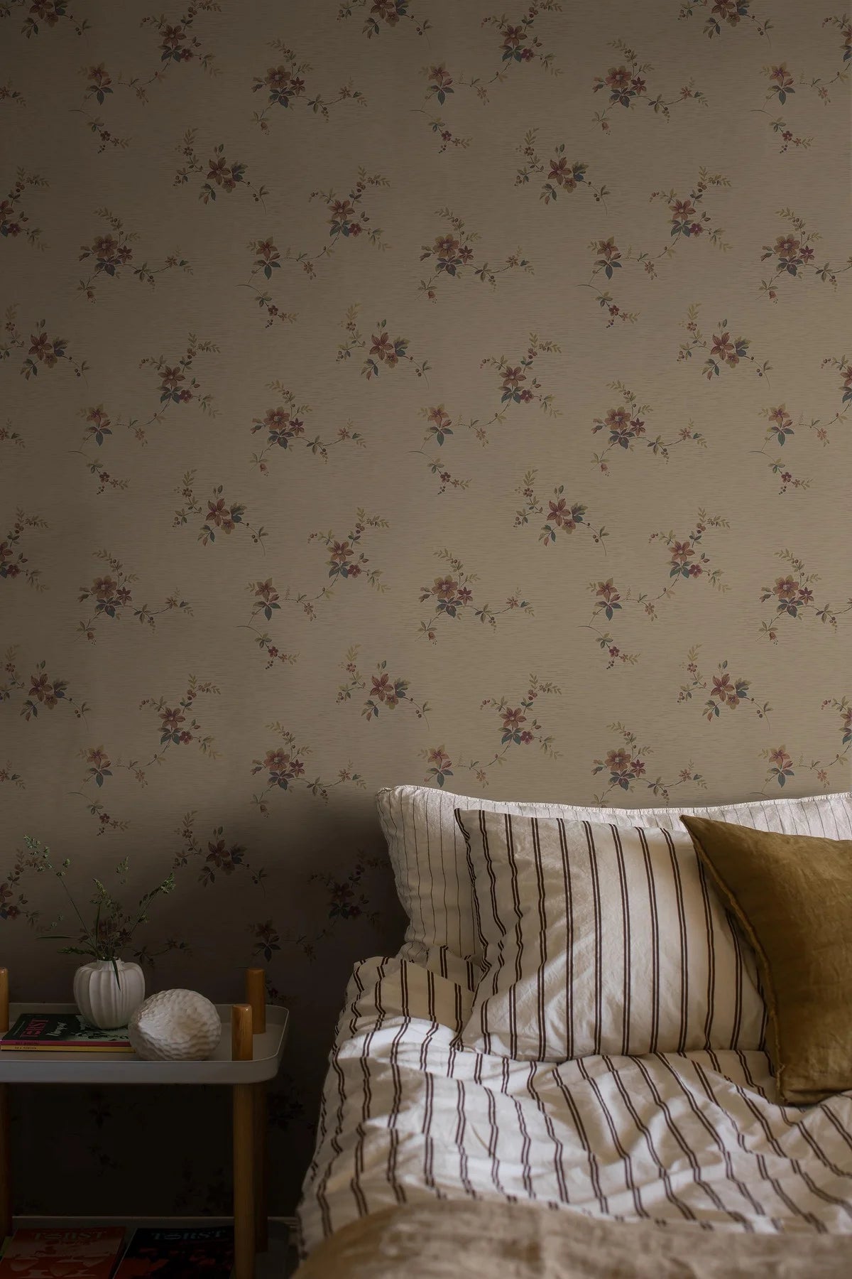 SAGA Brown Floral Pattern Wallpaper with Burgundy
