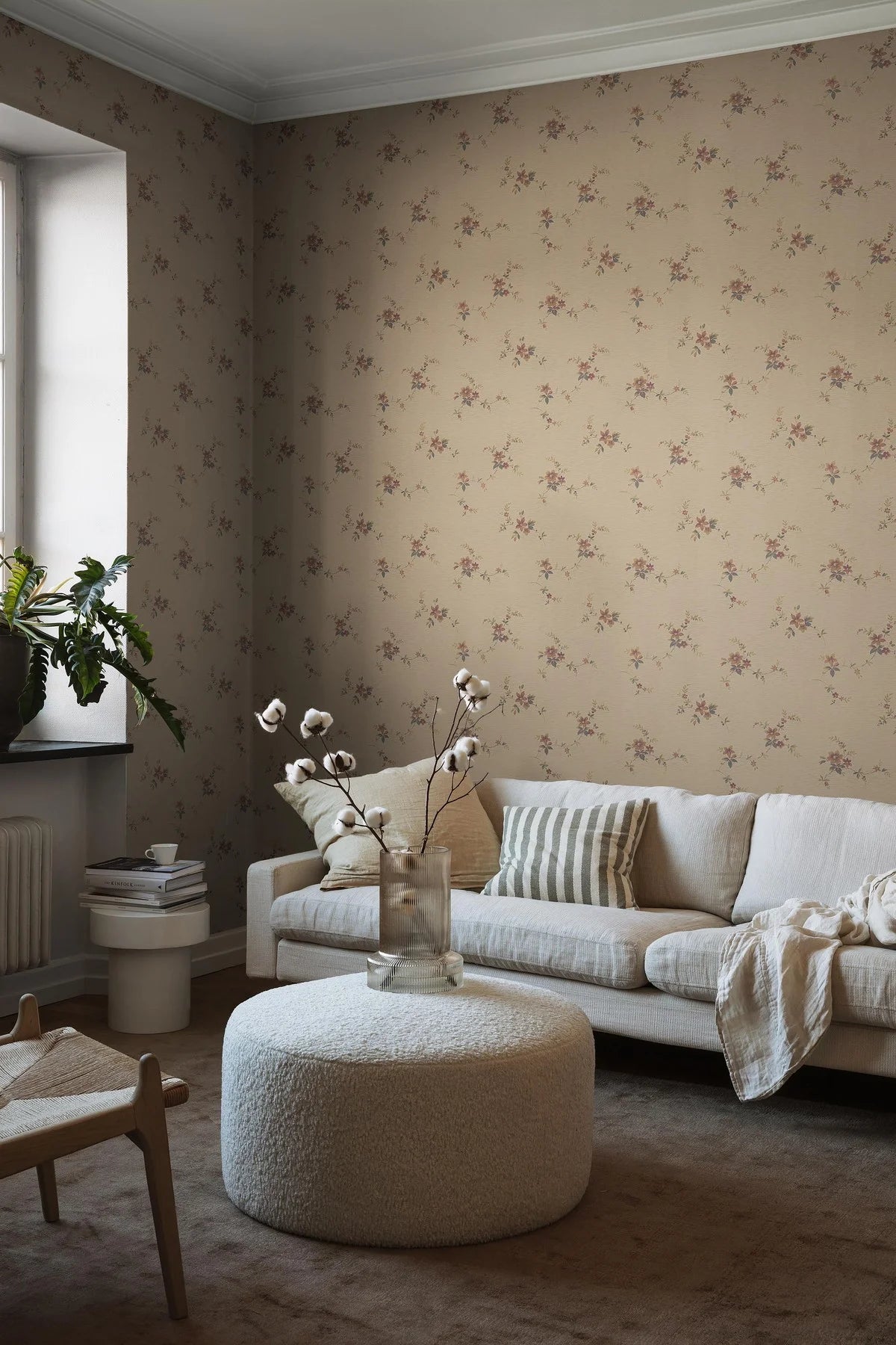 SAGA Brown Floral Pattern Wallpaper with Burgundy