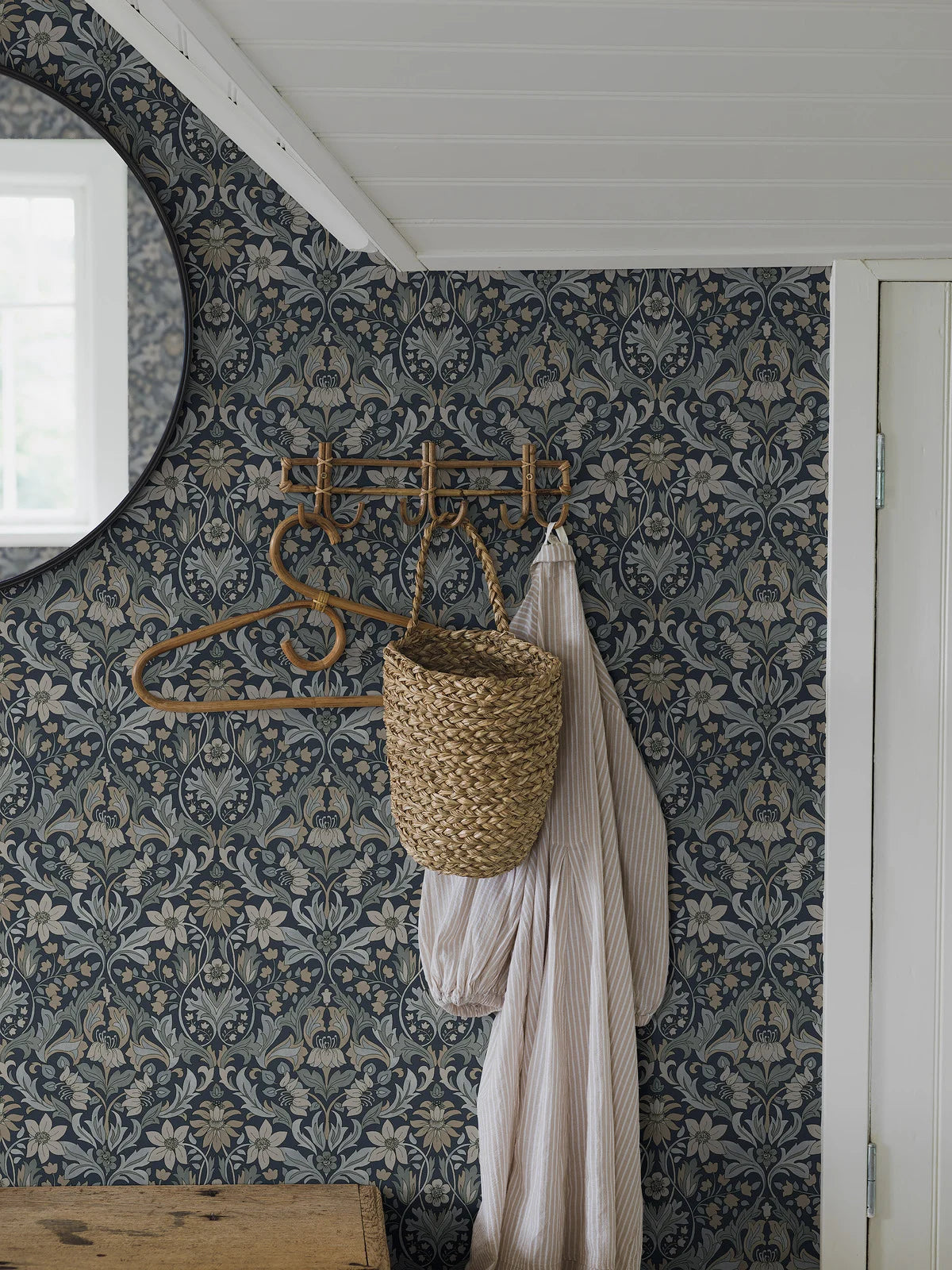 Floral Pattern Wallpaper BLOMSTERFRÖJD Navy with Green