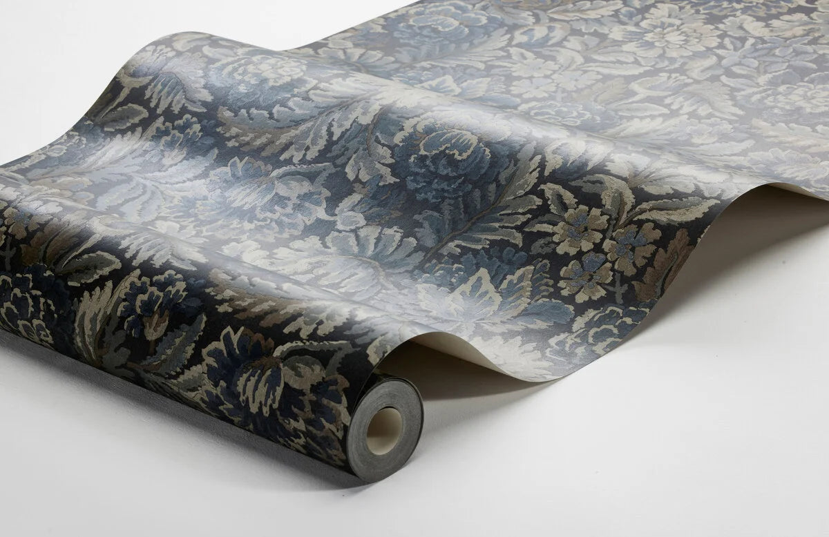 Tapeta z roślinnym wzorem kwiatów NIGHTINGALE GARDEN niebieski z beżowym