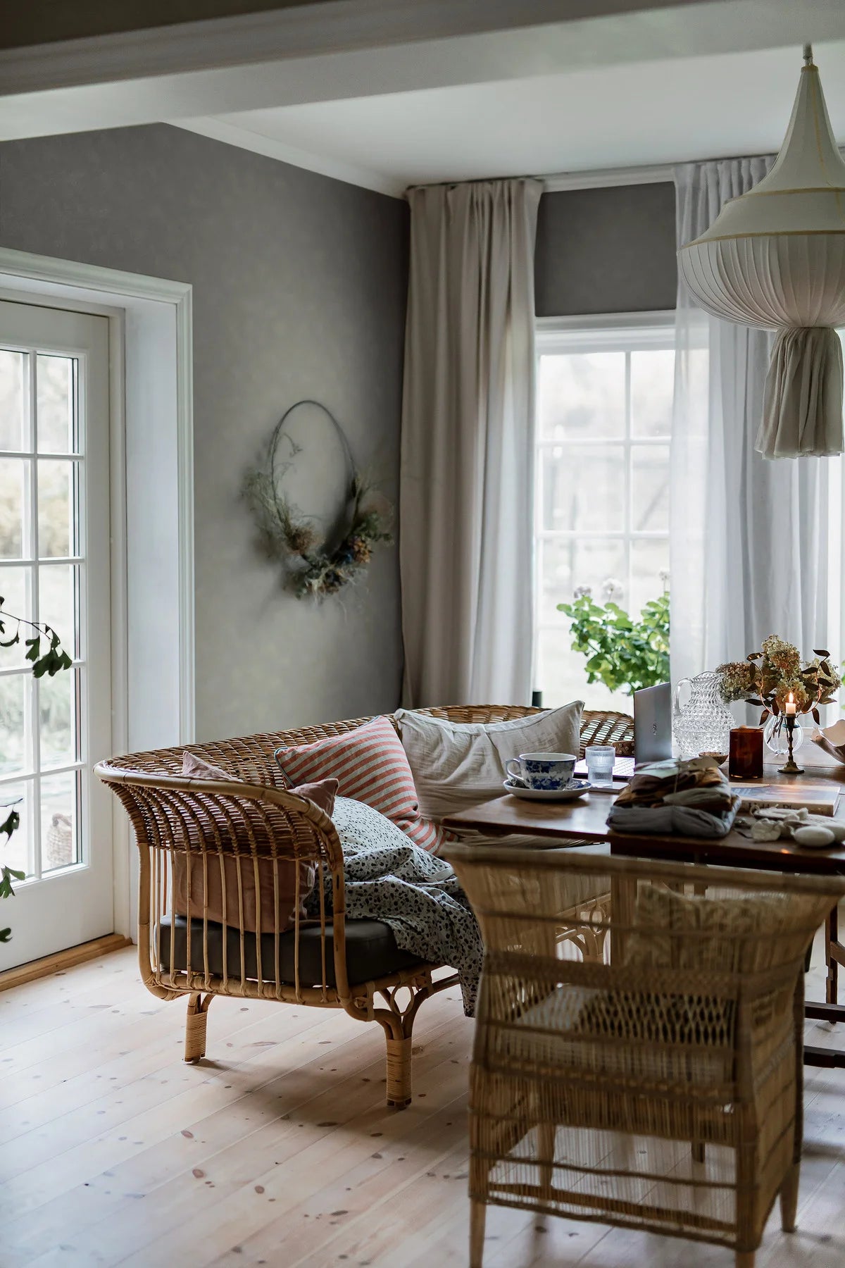 Tapeta imitująca gips PAINTER’S WALL zgaszony zielony