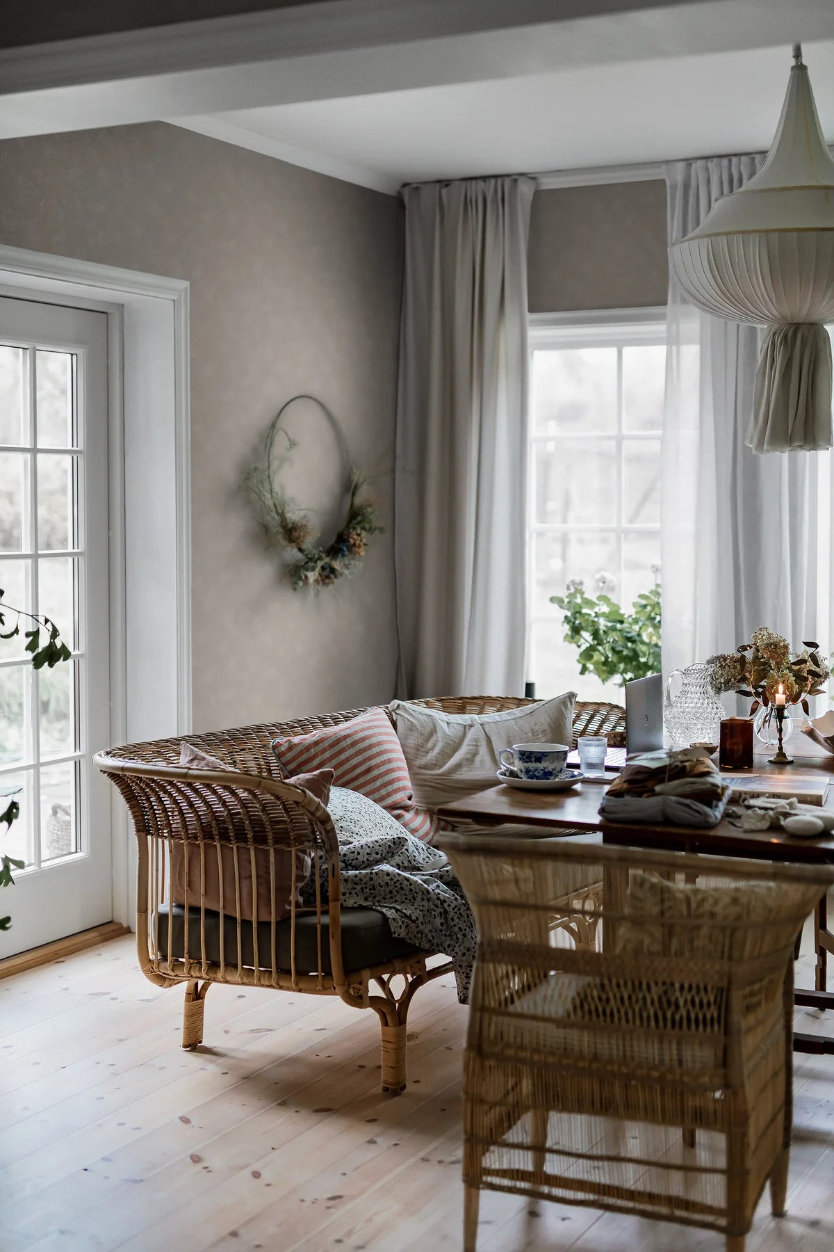 Painter's Wall Gray Gypsum Effect Wallpaper