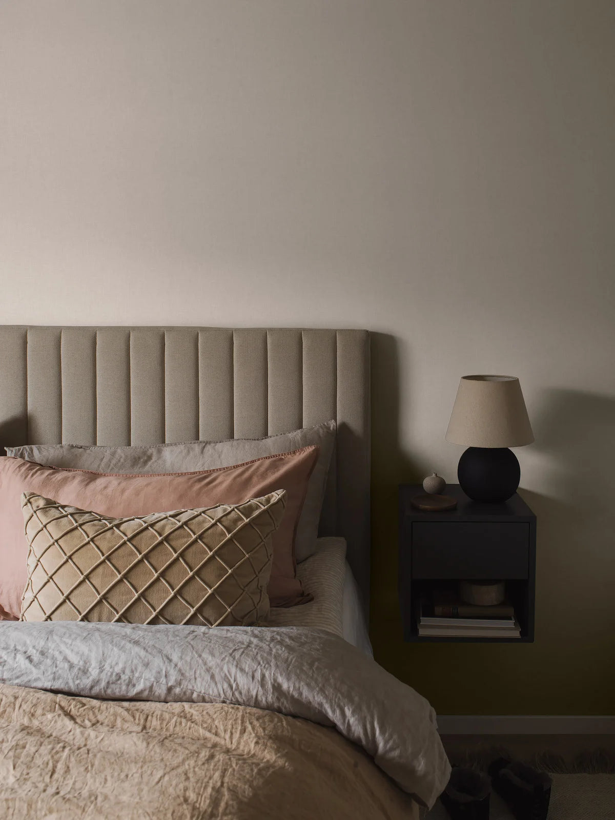 Tapeta flizelinowa papierowa strukturalna VEGA jasnobeżowy