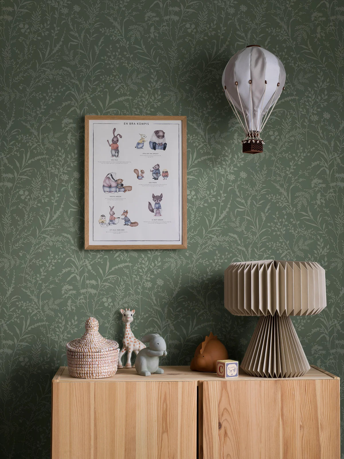 Tapeta flizelinowa papierowa z roślinnym wzorem FLORIAN zielony