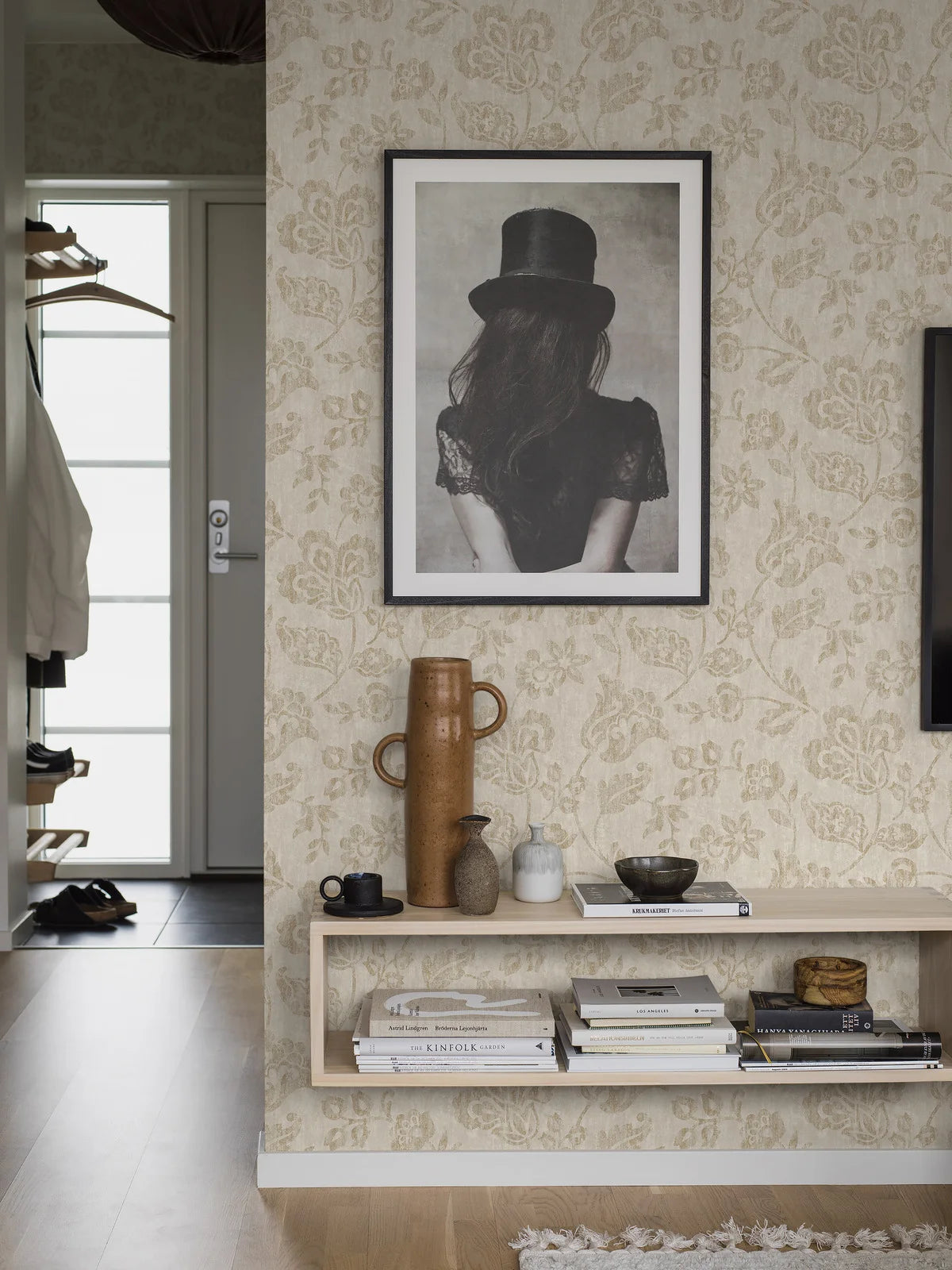 Tapeta flizelinowa papierowa z roślinnym wzorem CORNELIA beżowy