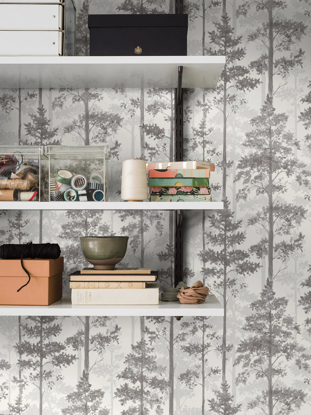 Tapeta flizelinowa papierowa z roślinnym wzorem RONJA szary z białym