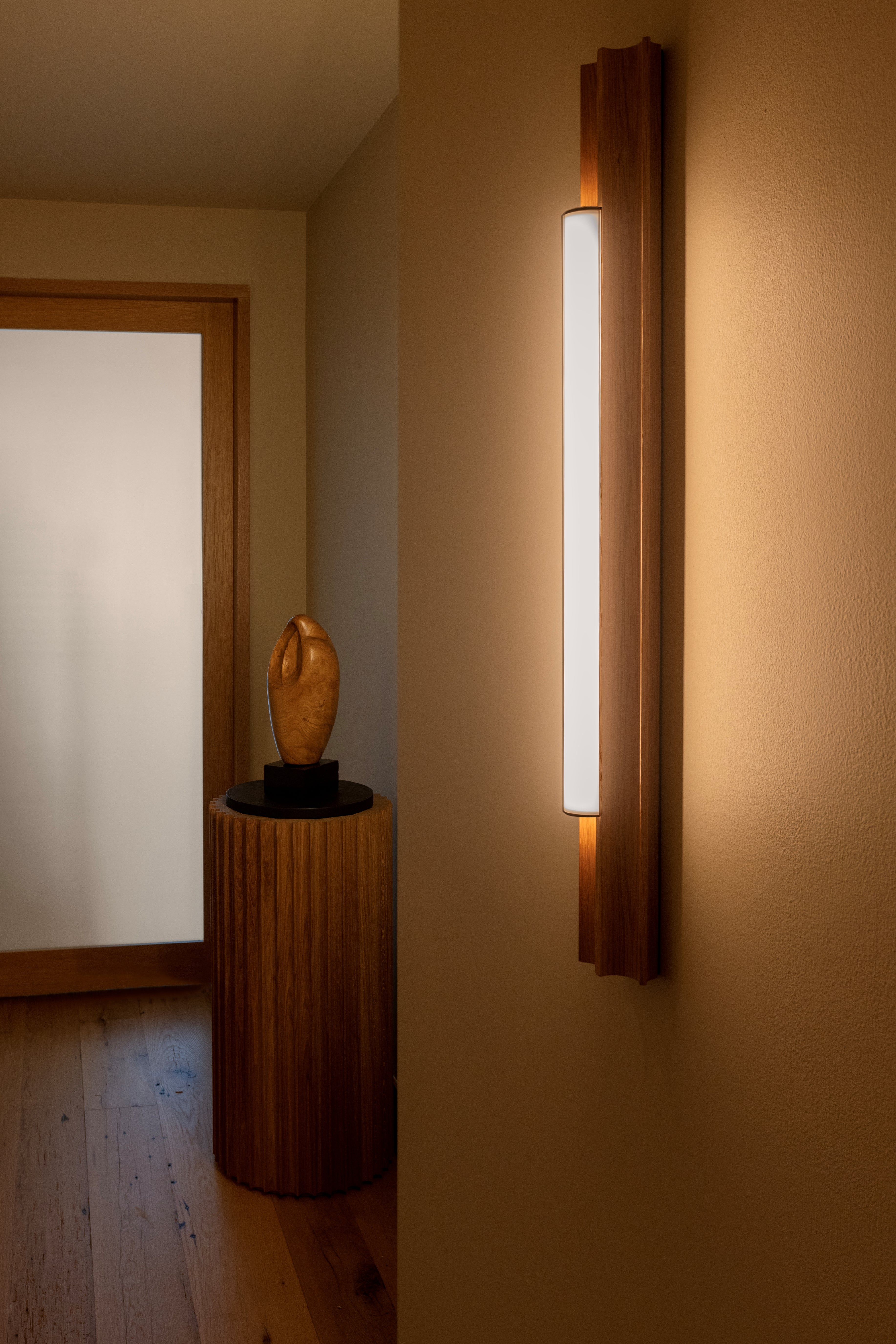 Lampa ścienna ALTAR drewno dębowe z mosiężnym wykończeniem