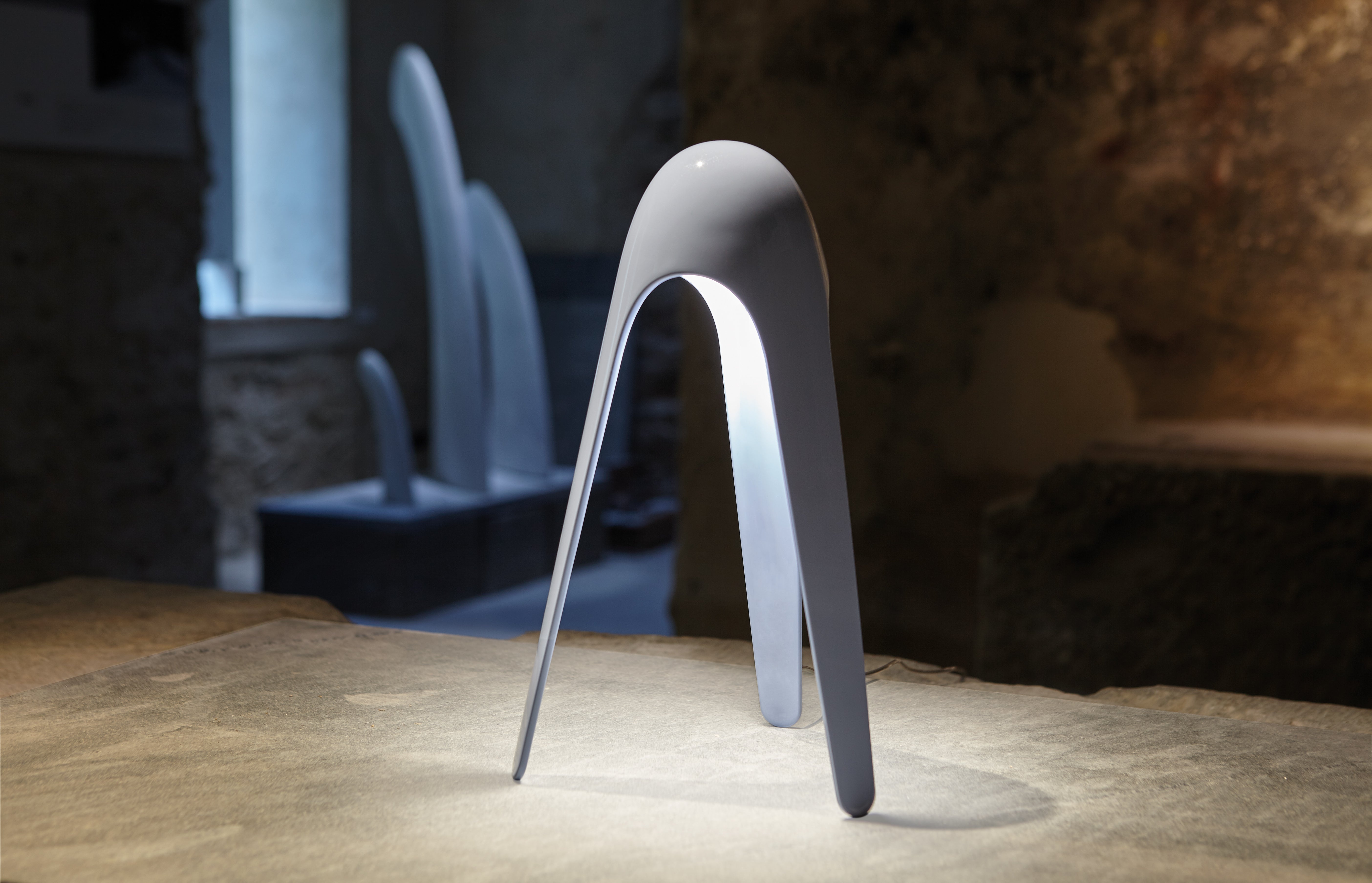 Tischlampe CYBORG in glänzendem Weiß