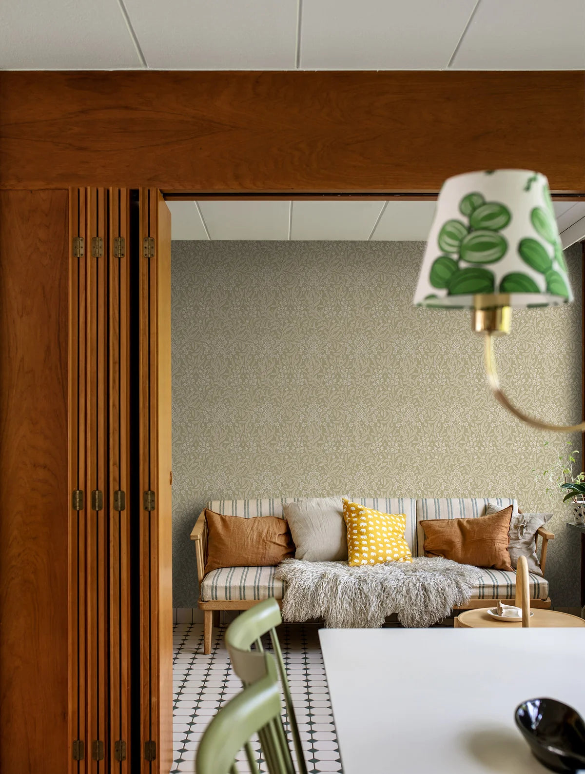 Non-woven paper wallpaper with a plant pattern KRYDDHYLLAN light green