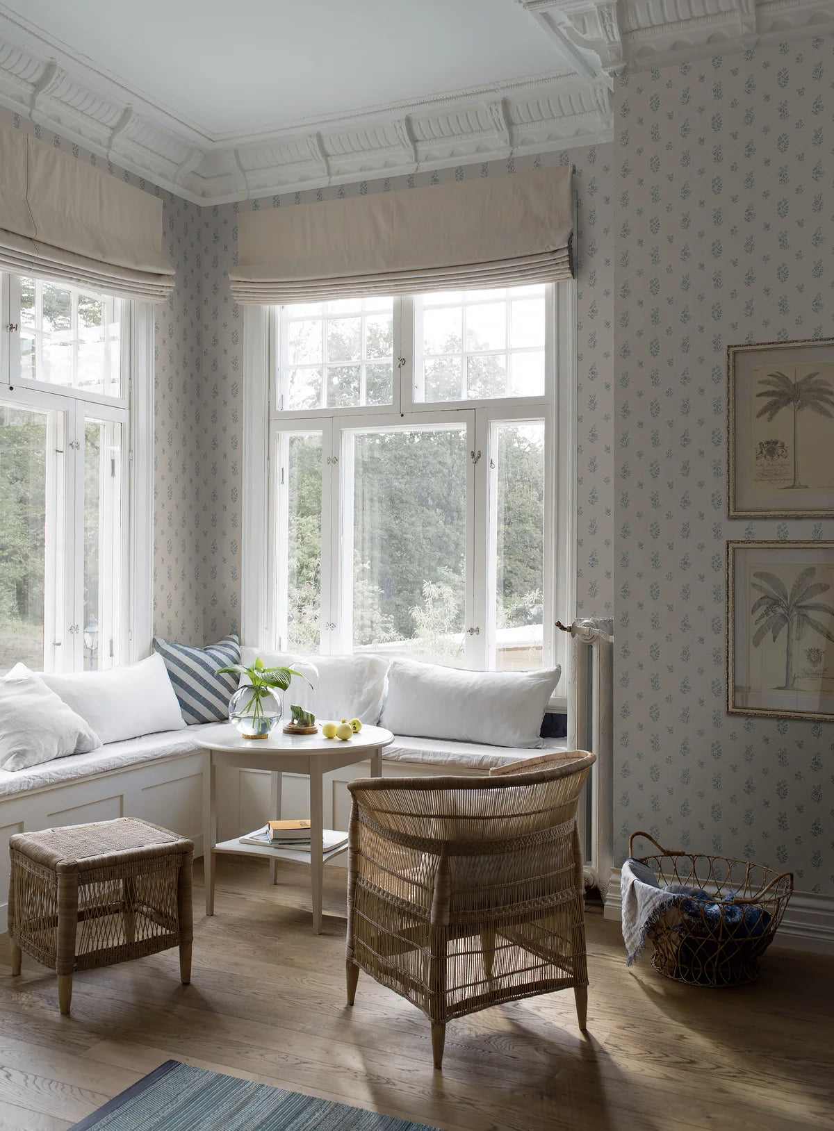 Vlies-Tapete mit pflanzlichem Muster PETIT FLEURS beige mit blauem Akzent